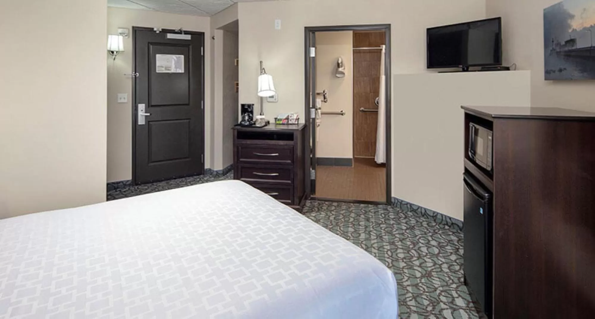 Bed in Park Point Marina Inn