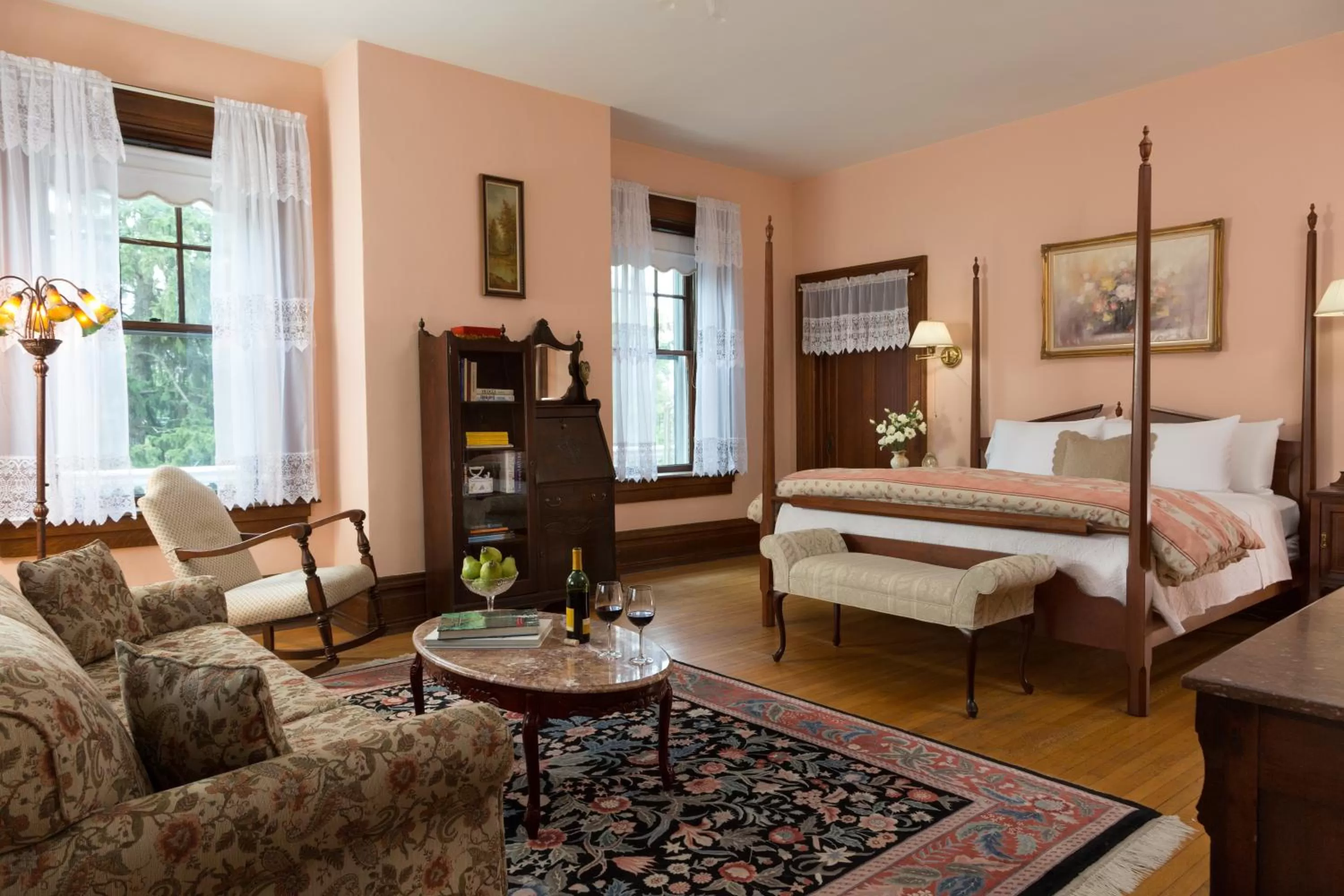 Bedroom, Bed in Mercersburg Inn