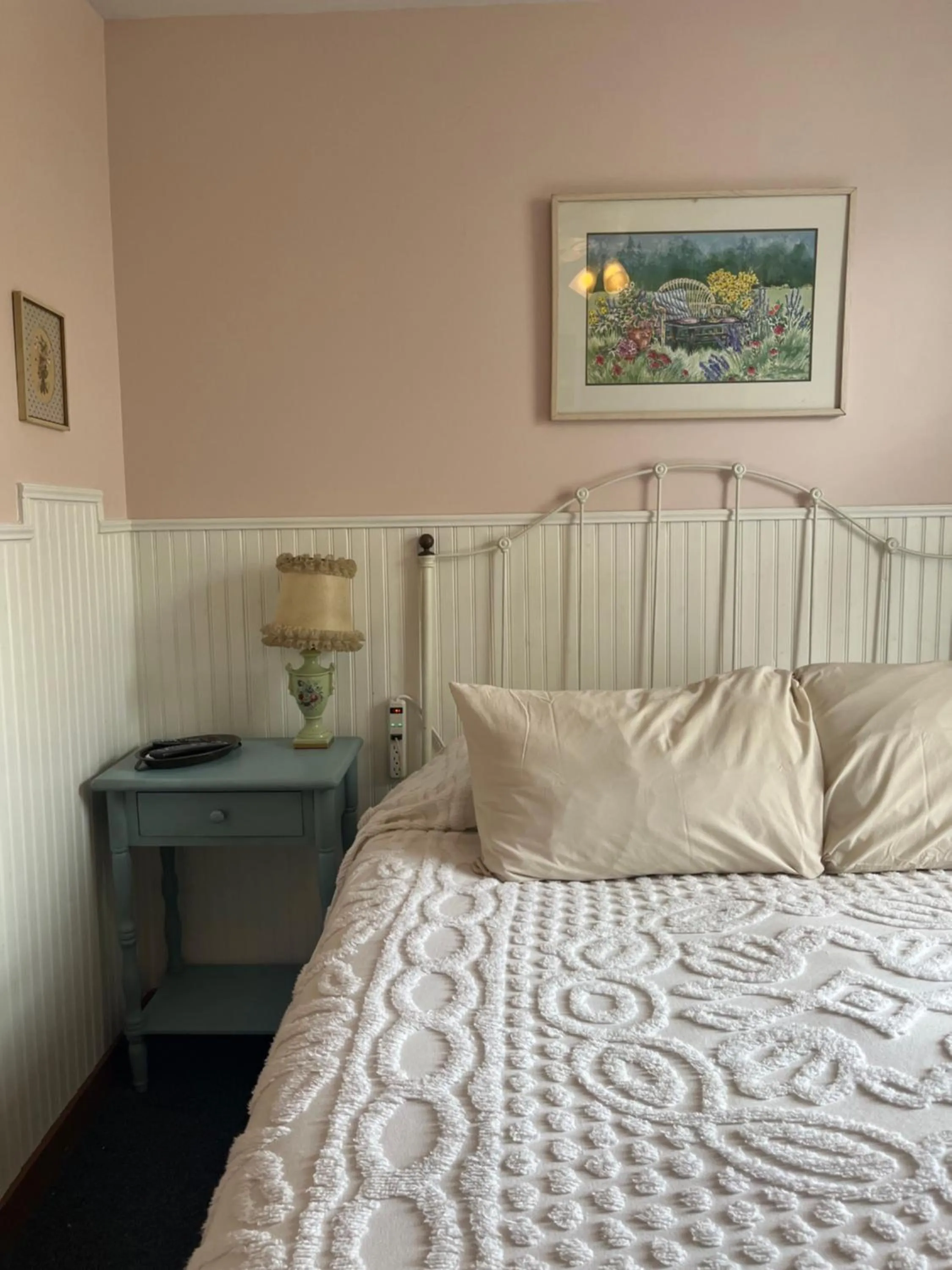 Bed in Terrace Inn and 1911 Restaurant