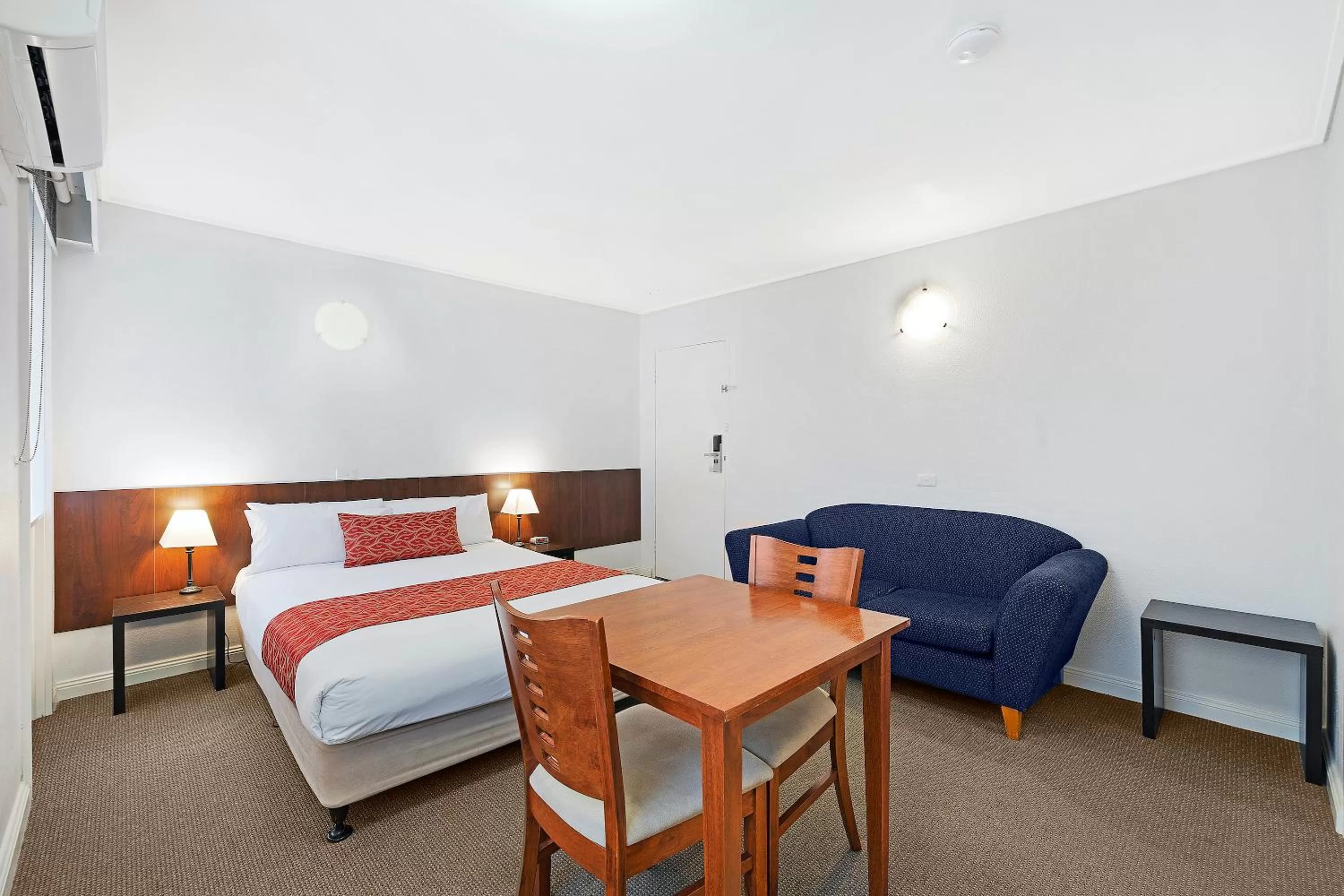 Bedroom, Bed in Central Court Motel Warrnambool