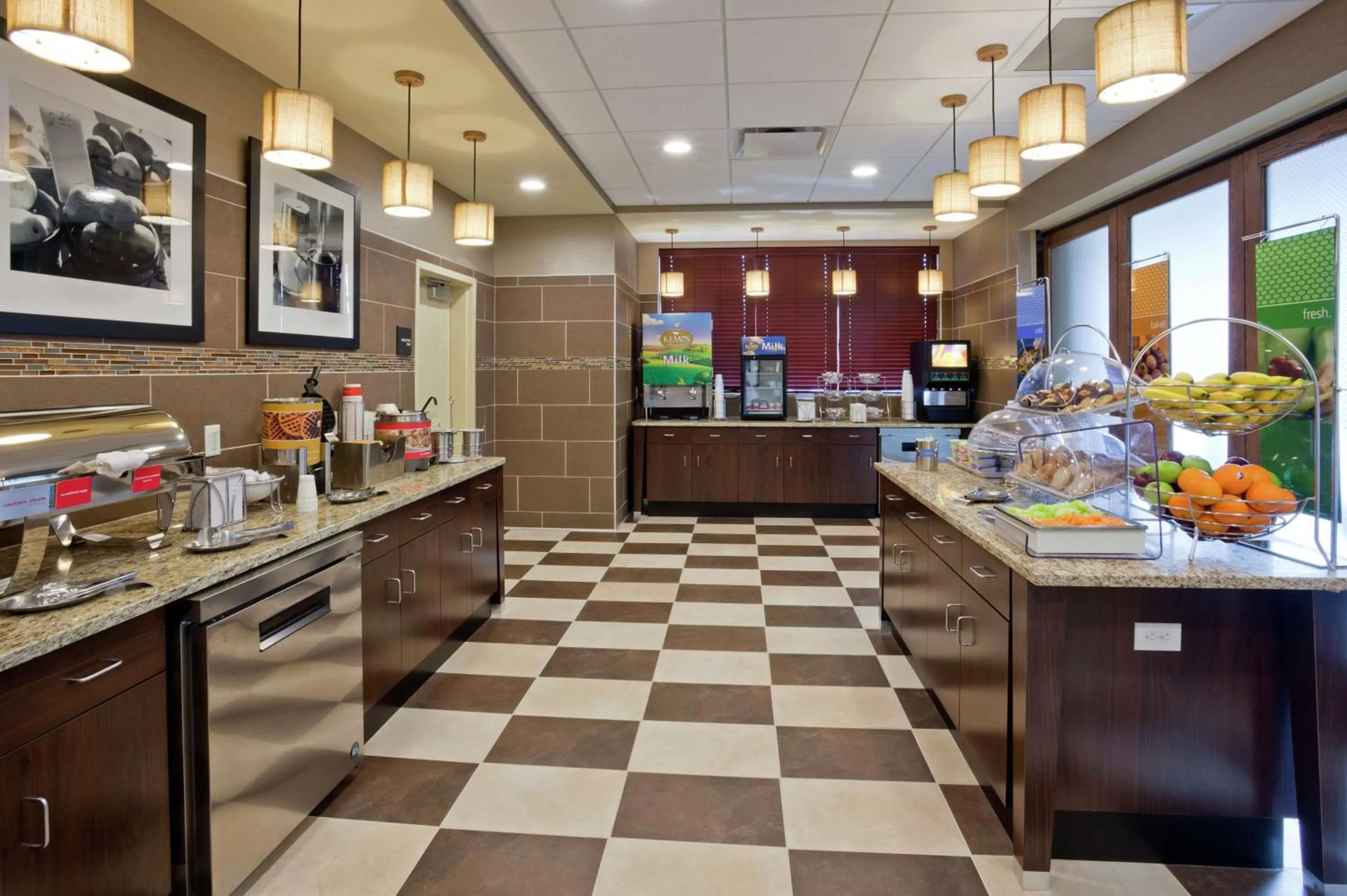 Breakfast in Hampton Inn & Suites Minneapolis West/ Minnetonka