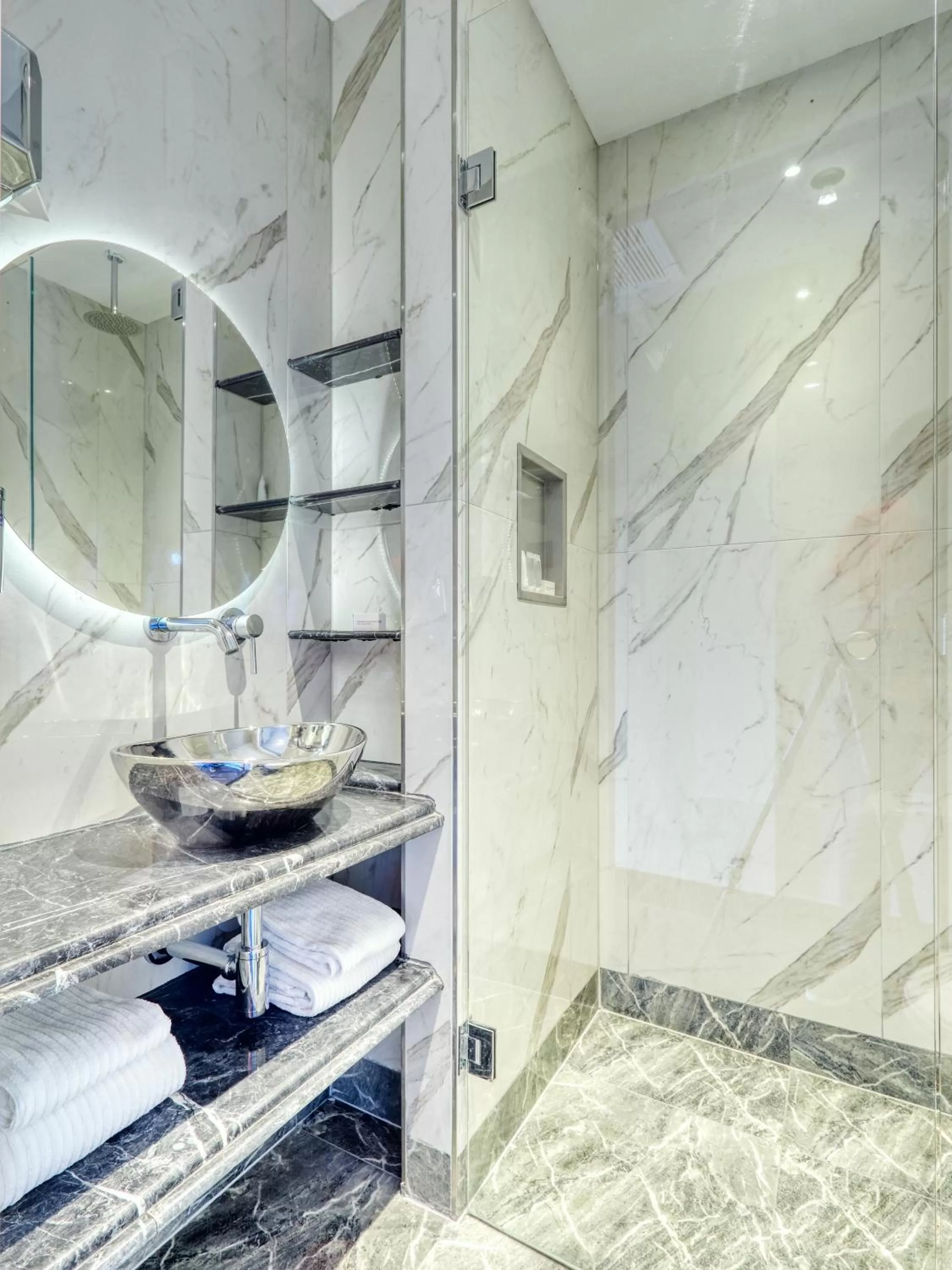 Bathroom in Triple G Hotels