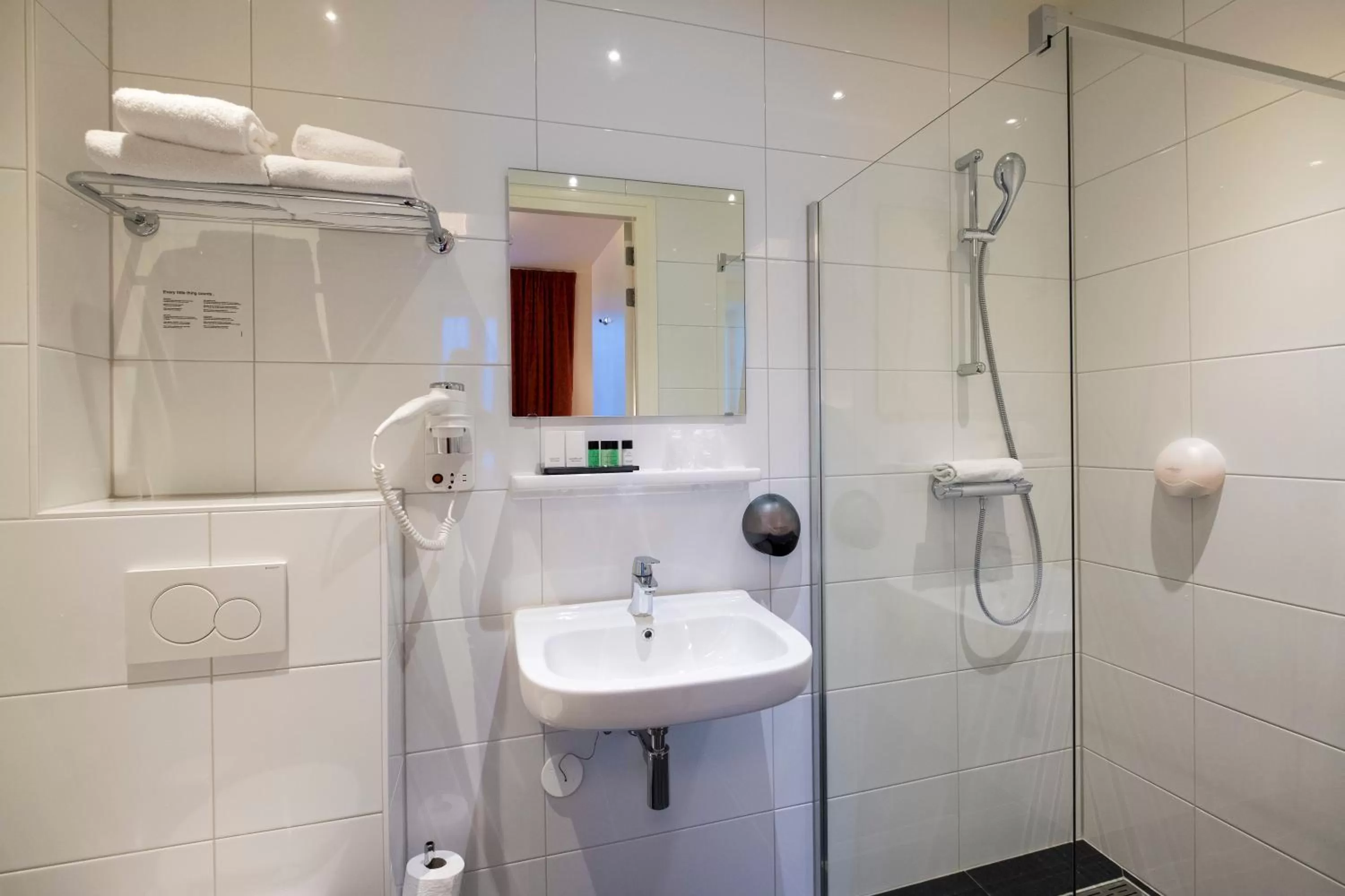 Bathroom in Hotel Aalders