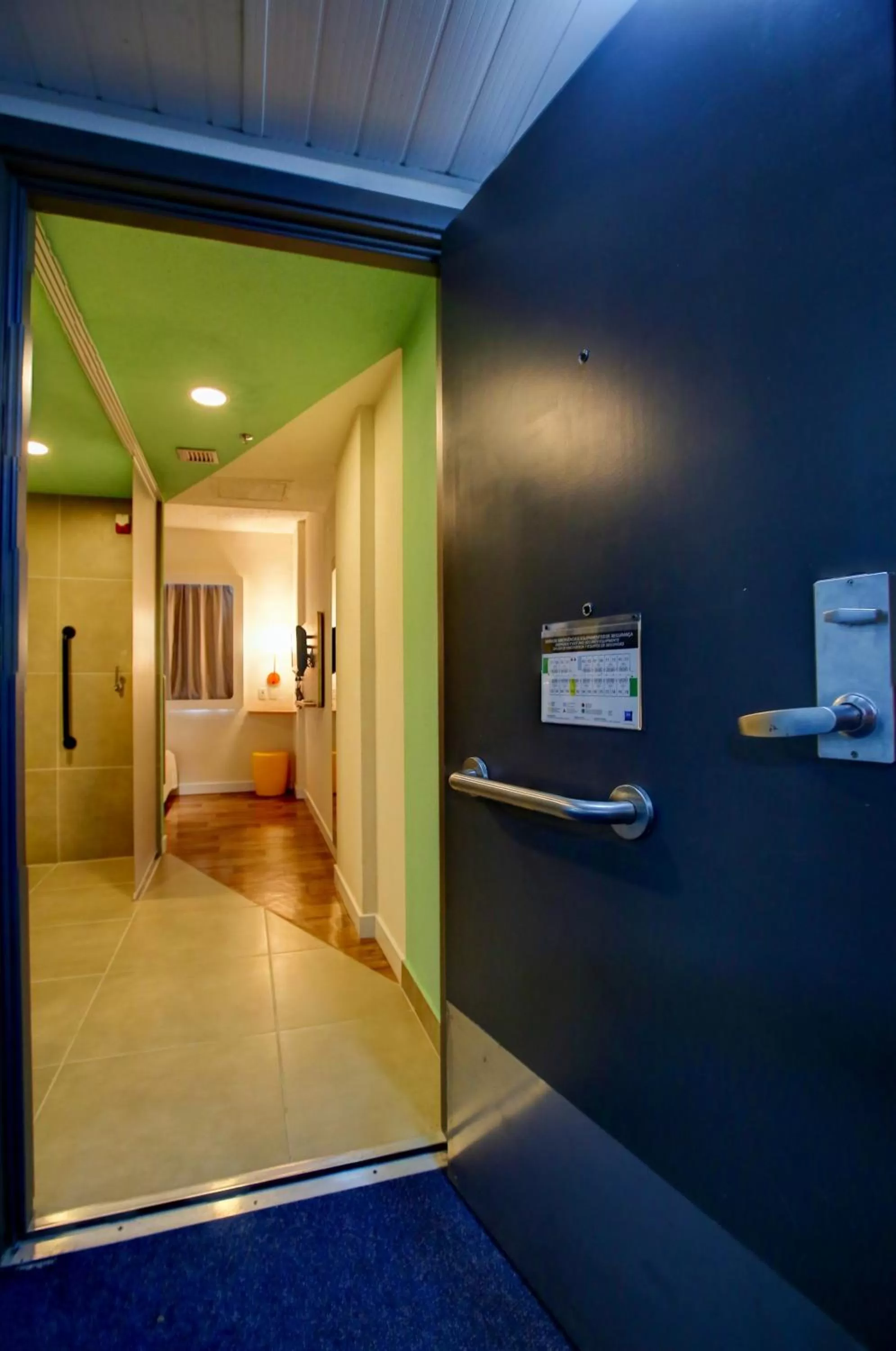 Photo of the whole room, Bed in ibis budget Tambore