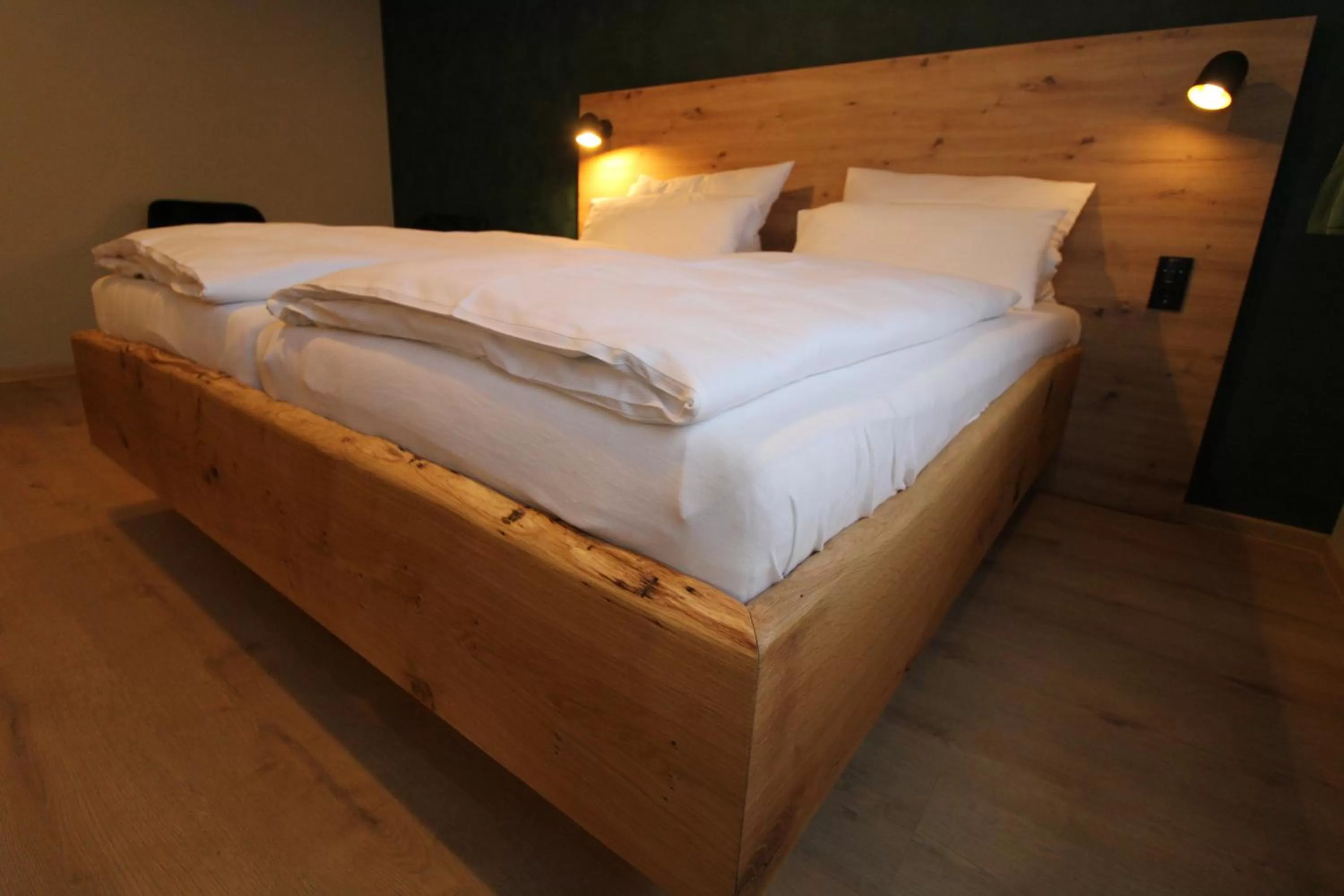 Bed in DER Hirsch Hotel