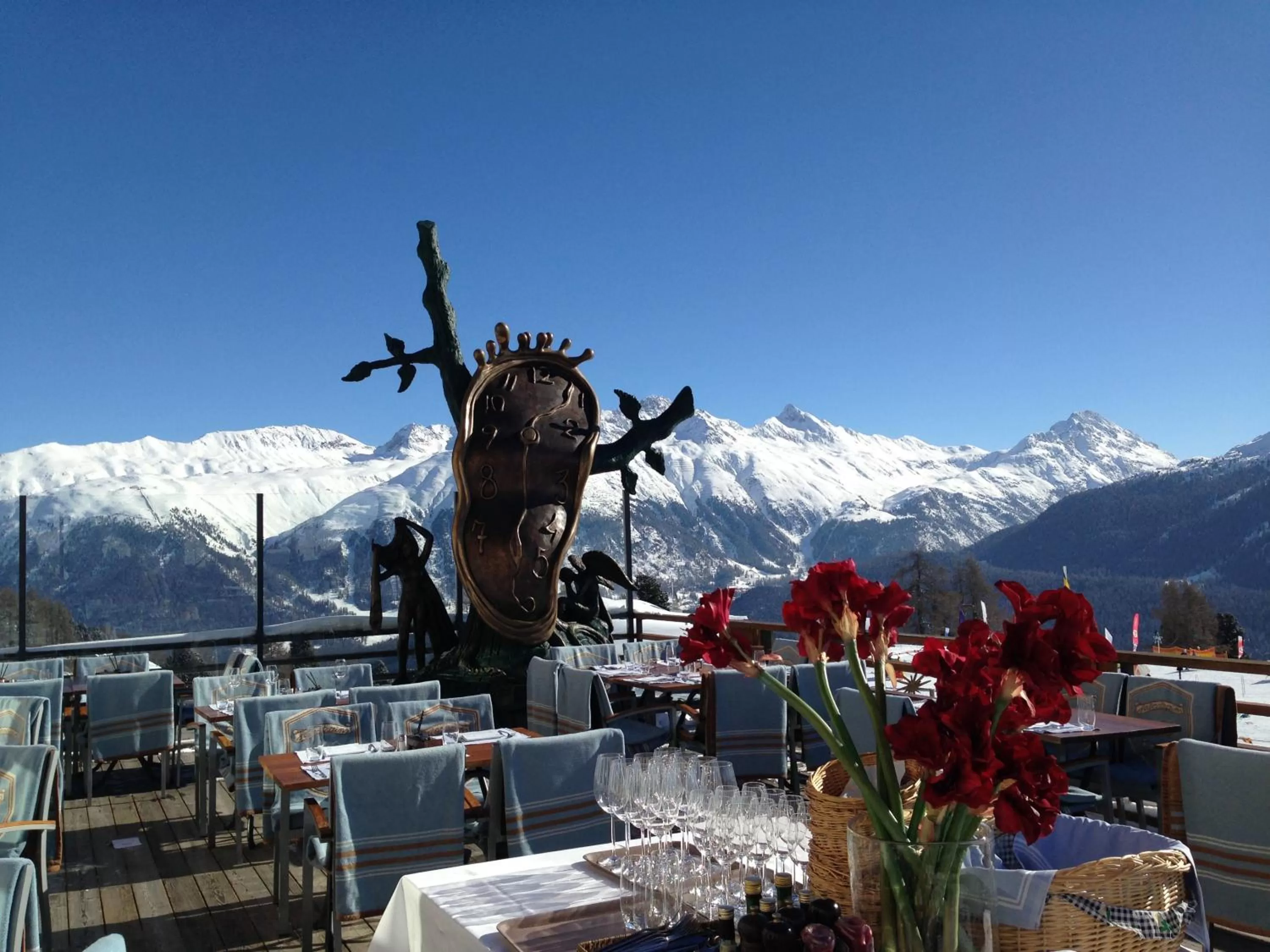 Restaurant/places to eat in Hotel Salastrains