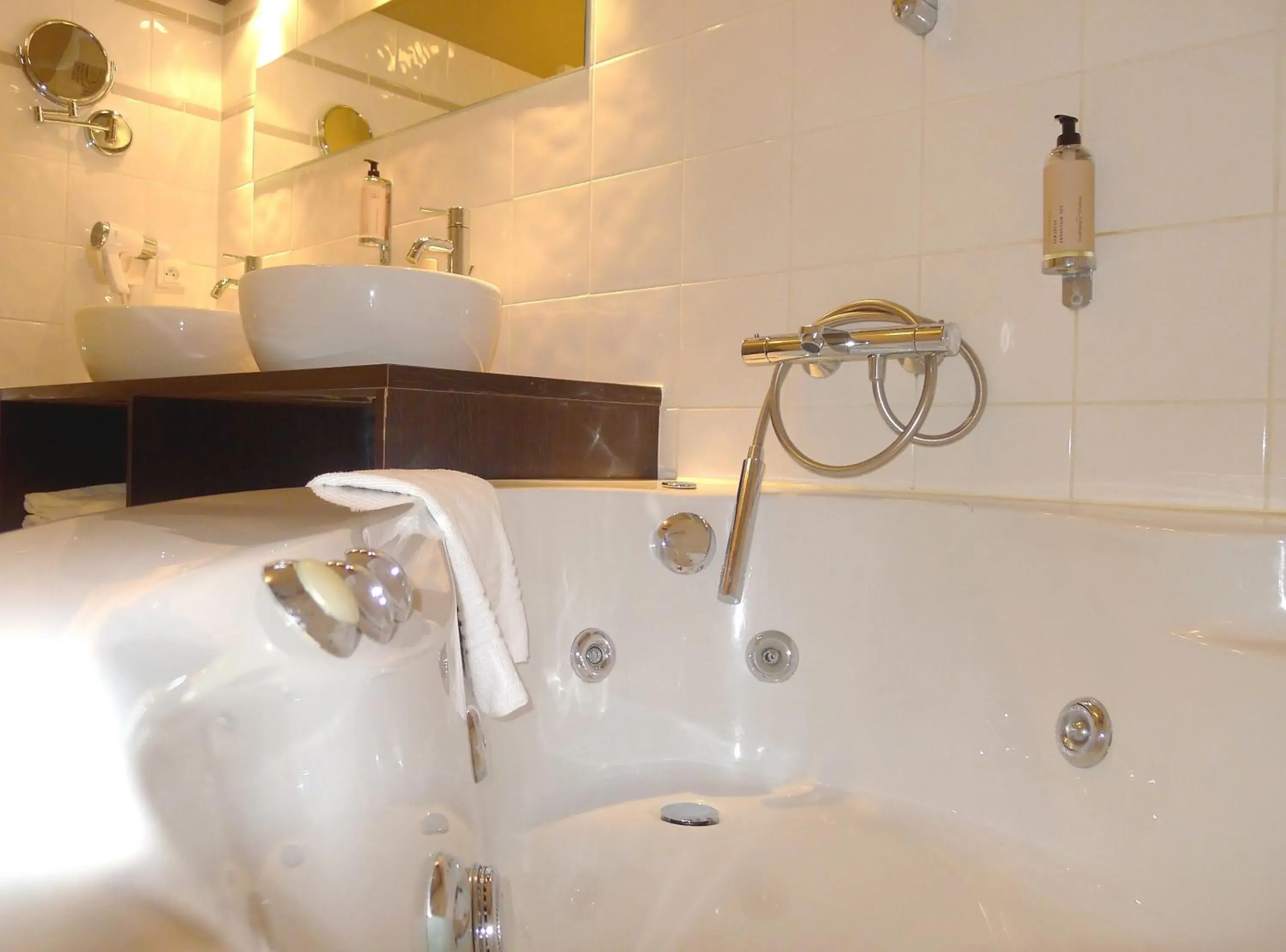 Suite in Cit'Hotel des Messageries Suite in Cit'Hotel des Messageries