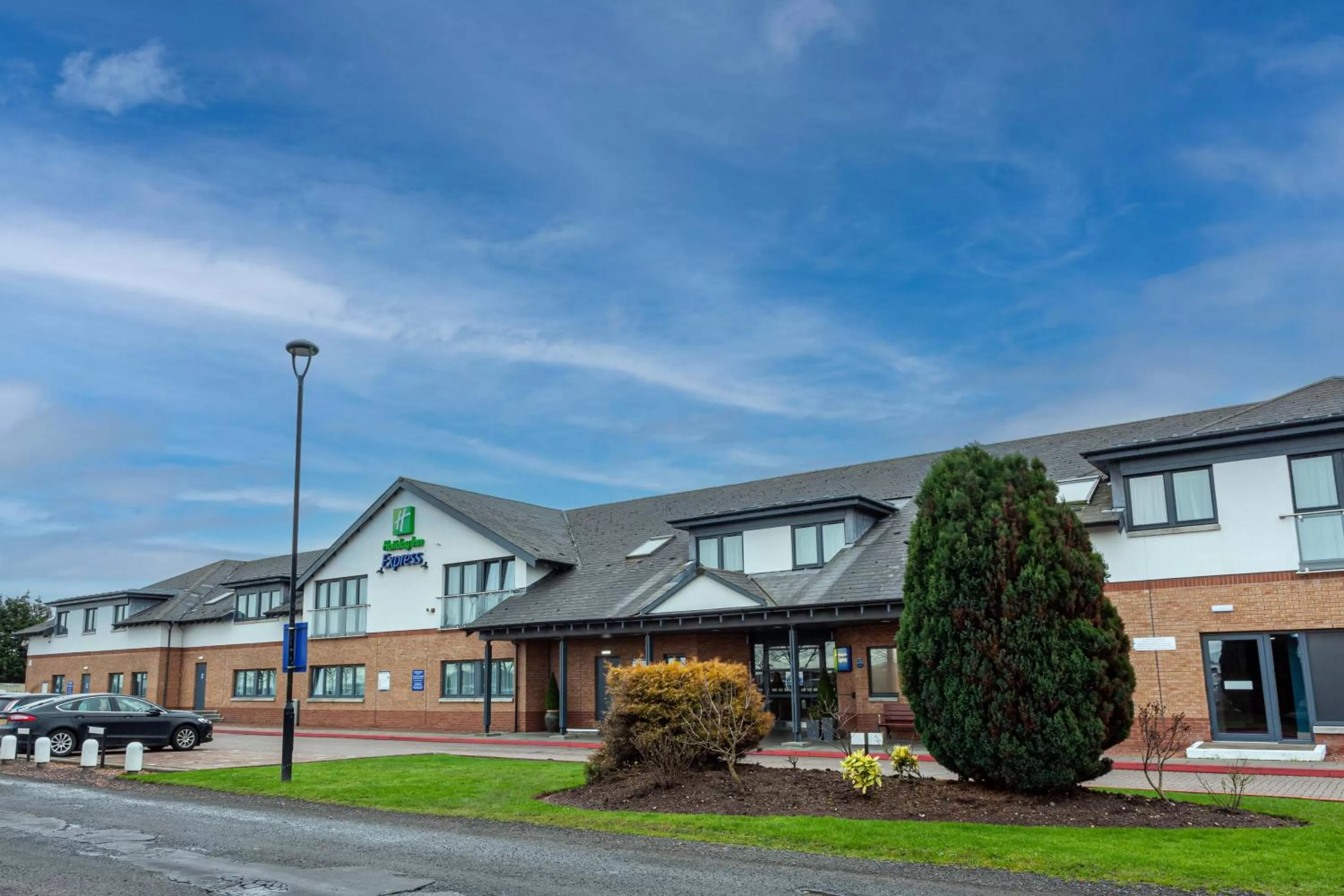 Holiday Inn Express Edinburgh Airport by IHG
