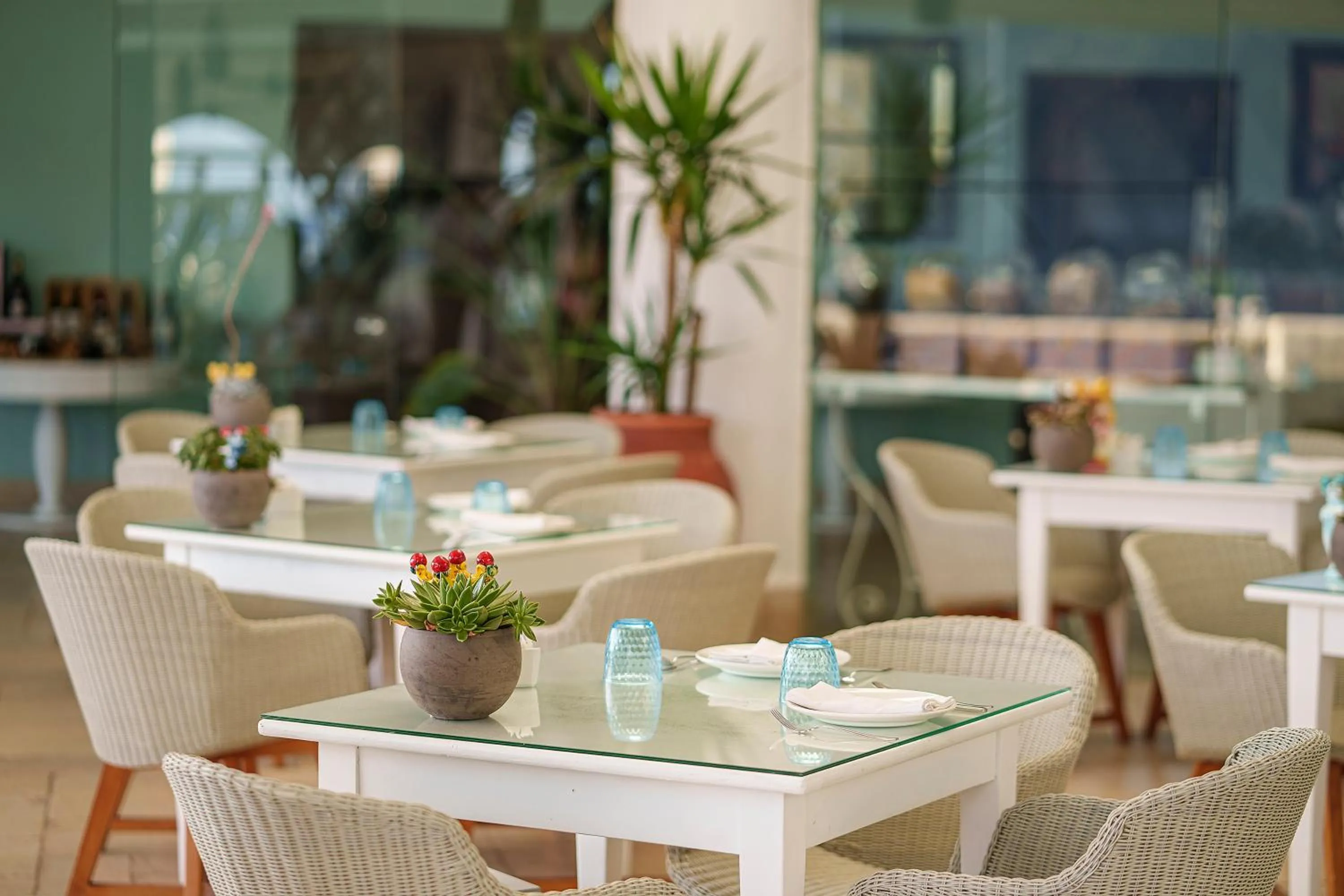 Restaurant/places to eat in Therasia Resort Sea and SPA - The Leading Hotels of the World