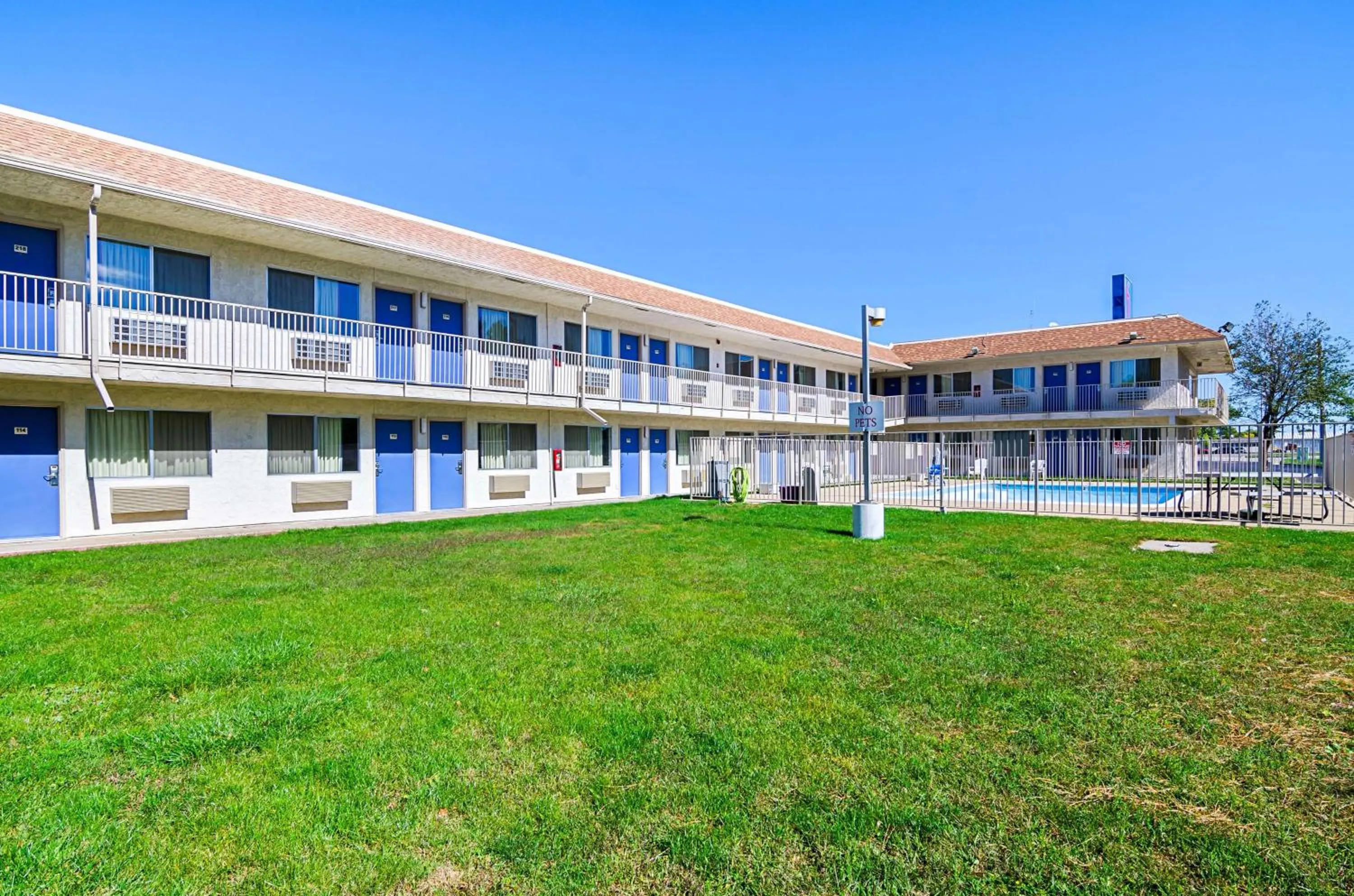 Property building in Motel 6-Mitchell, SD