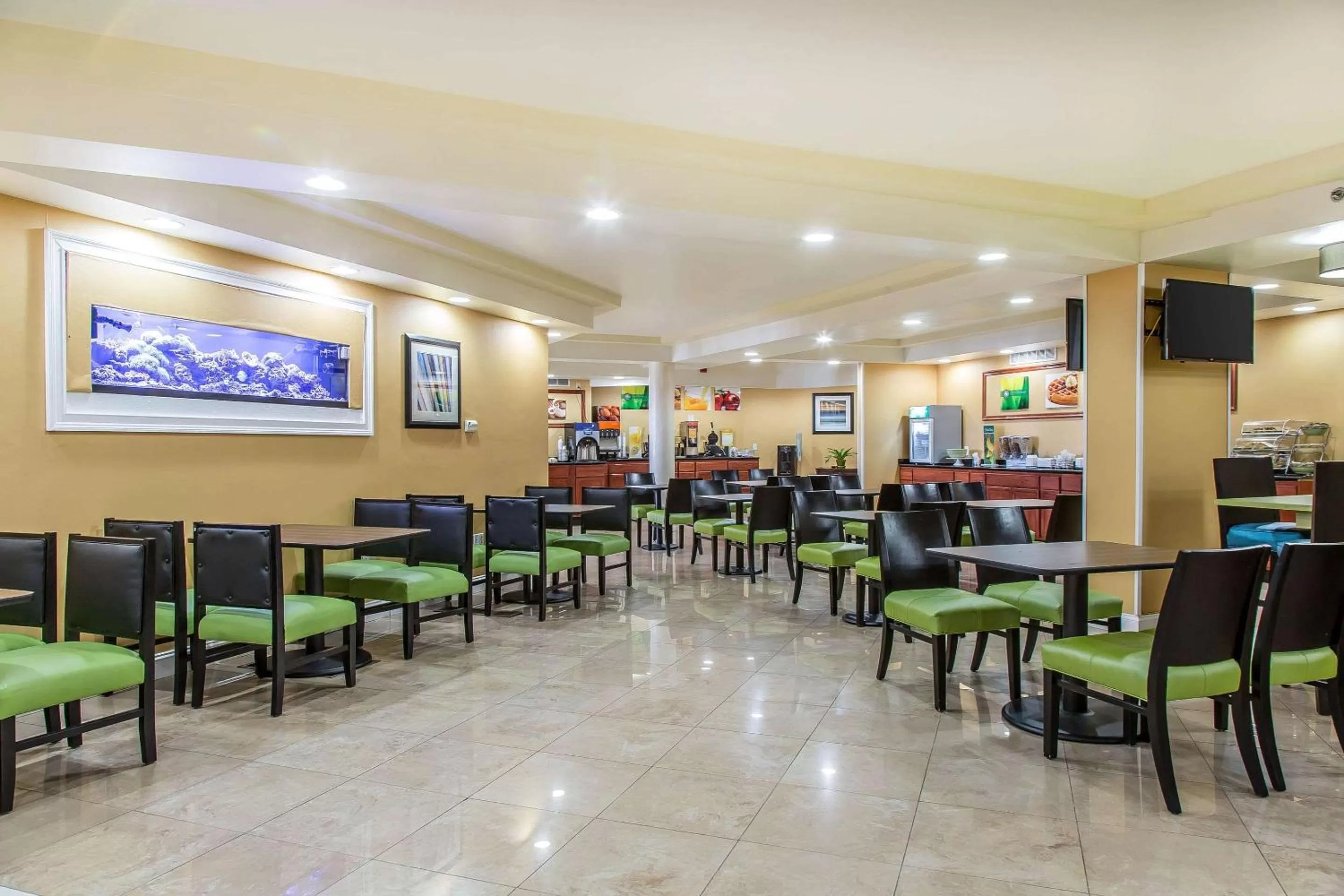 Restaurant/places to eat in Quality Inn & Suites Middletown - Newport