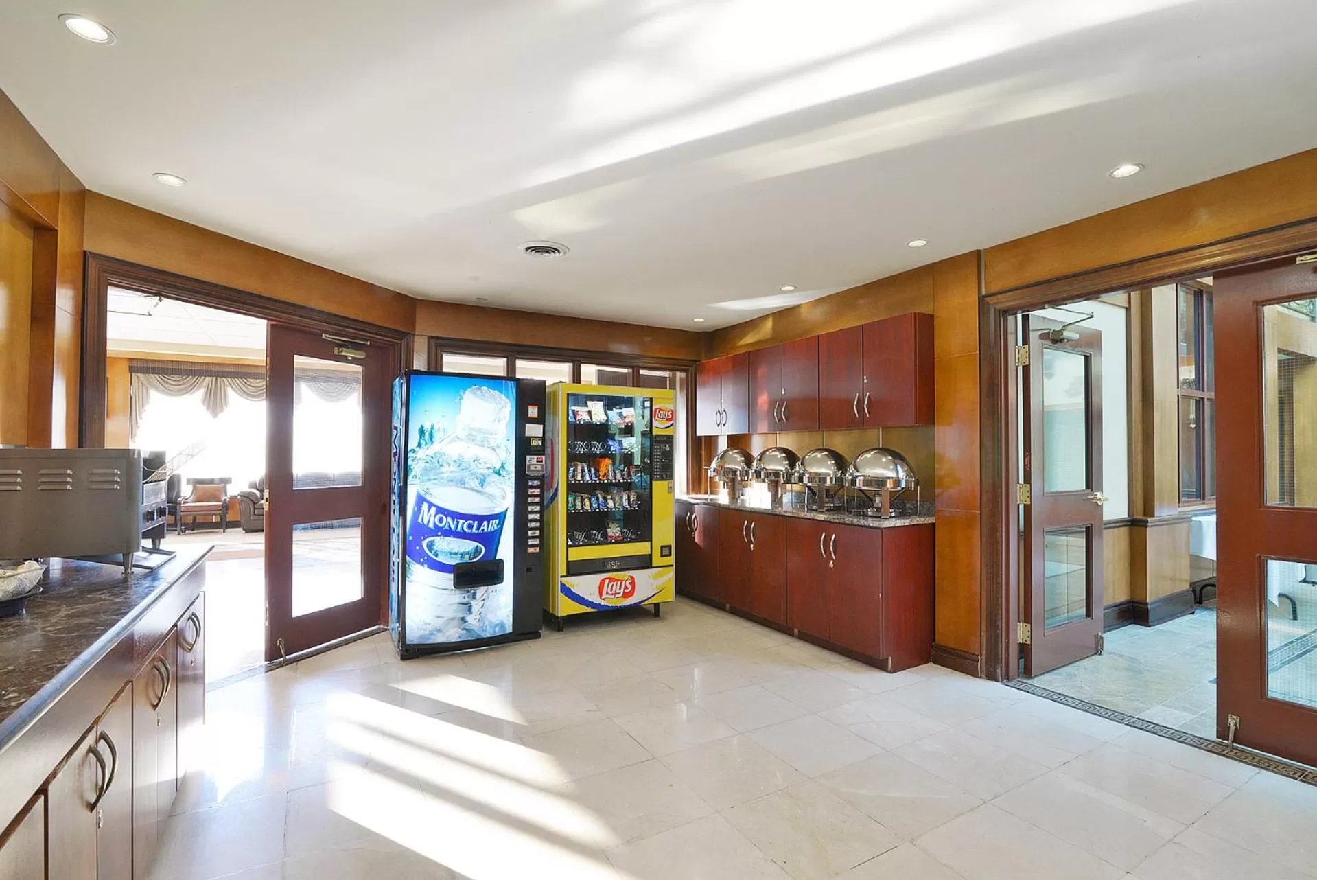 Restaurant/places to eat in Woodbine Hotel & Suites