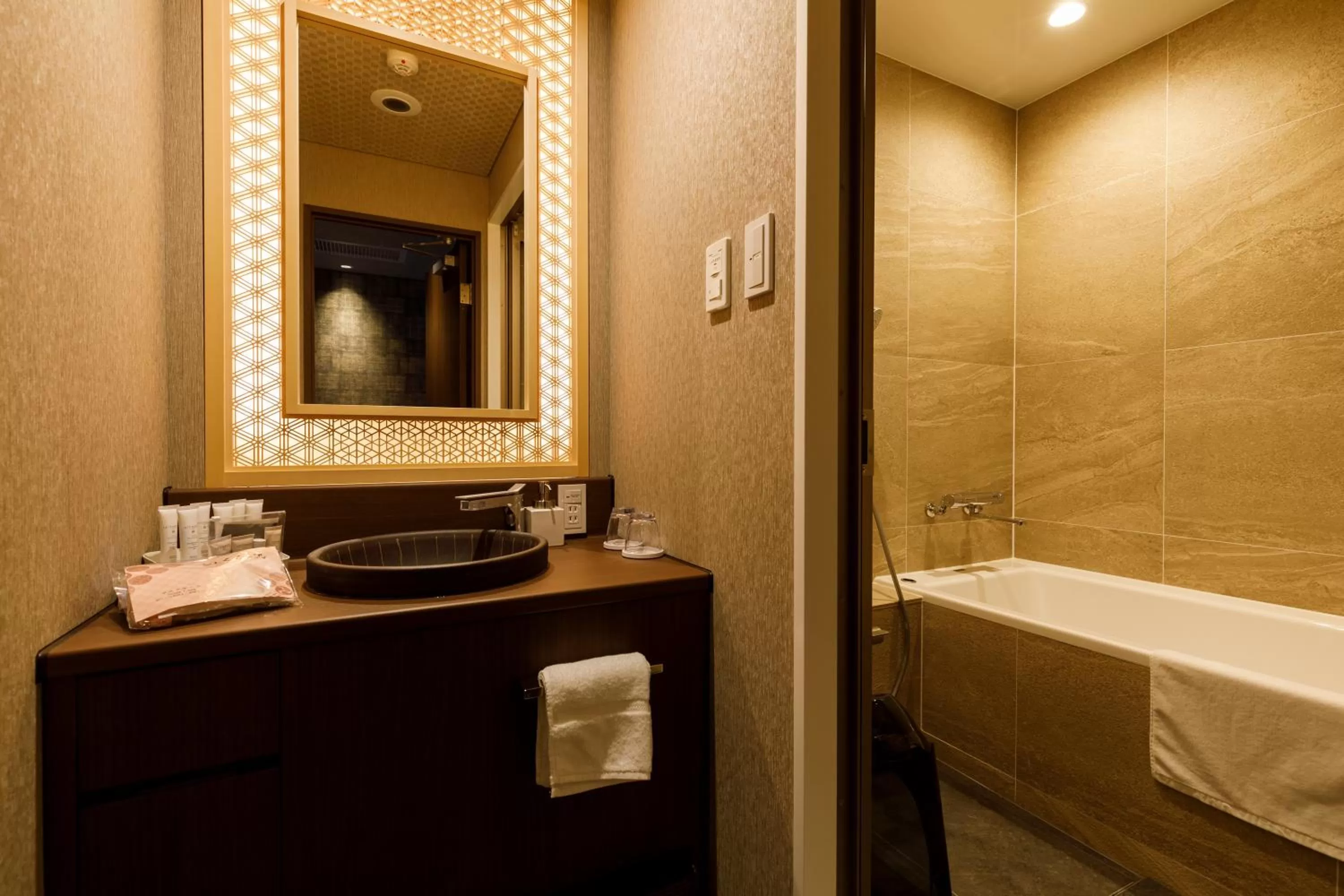 Bathroom in ひがし茶屋街らしく金沢 Hotel Rashiku kanazawa