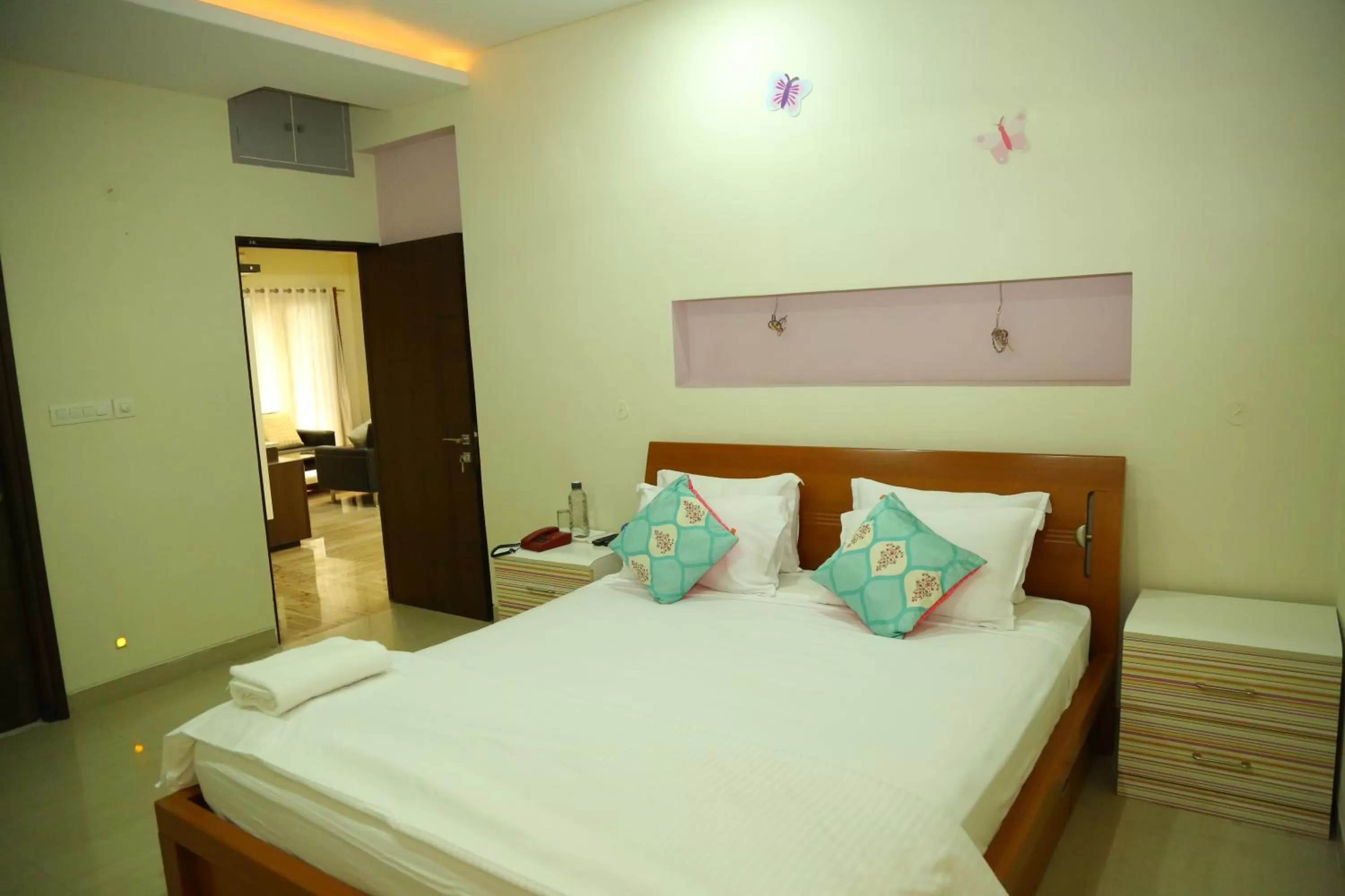 Bedroom, Bed in Swan Suites Madhapur