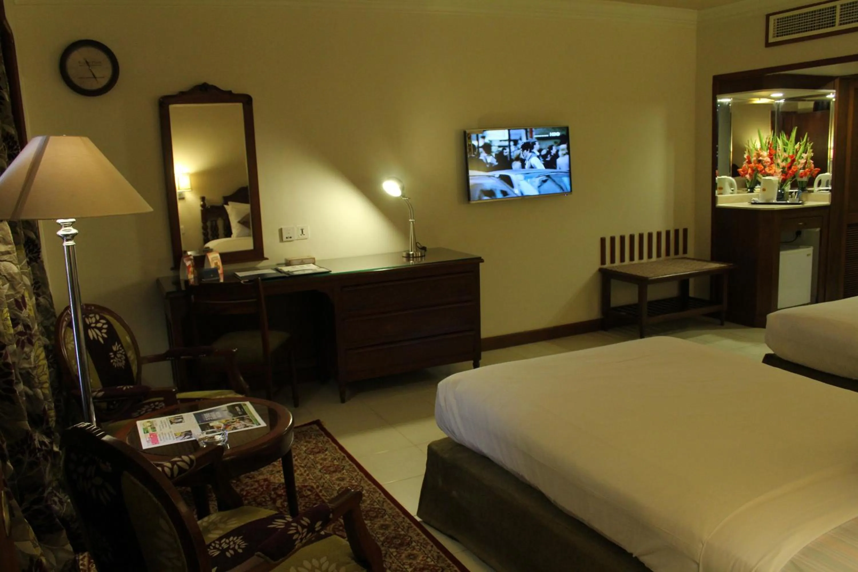 Regent Plaza Hotel & Convention Center