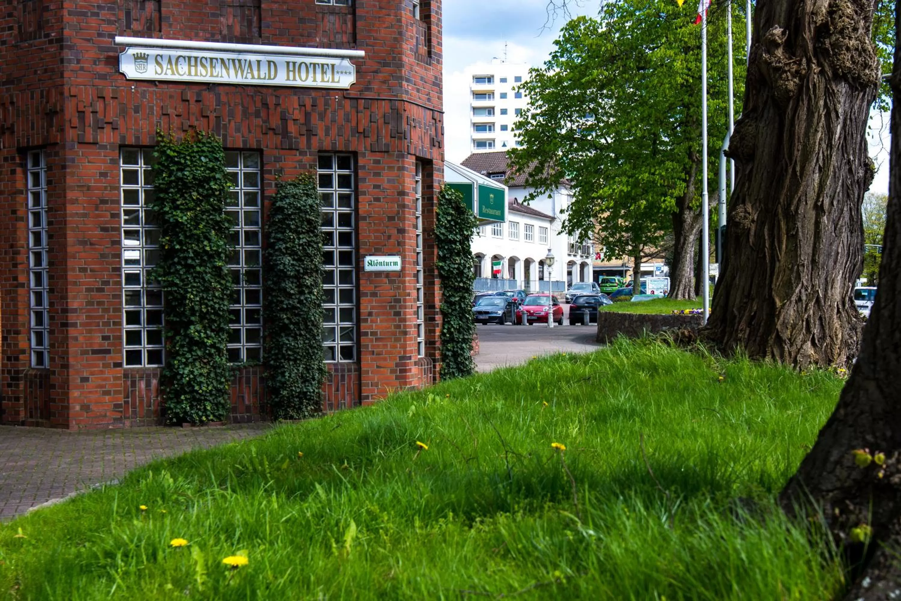 Facade/entrance in Sachsenwald Hotel Reinbek