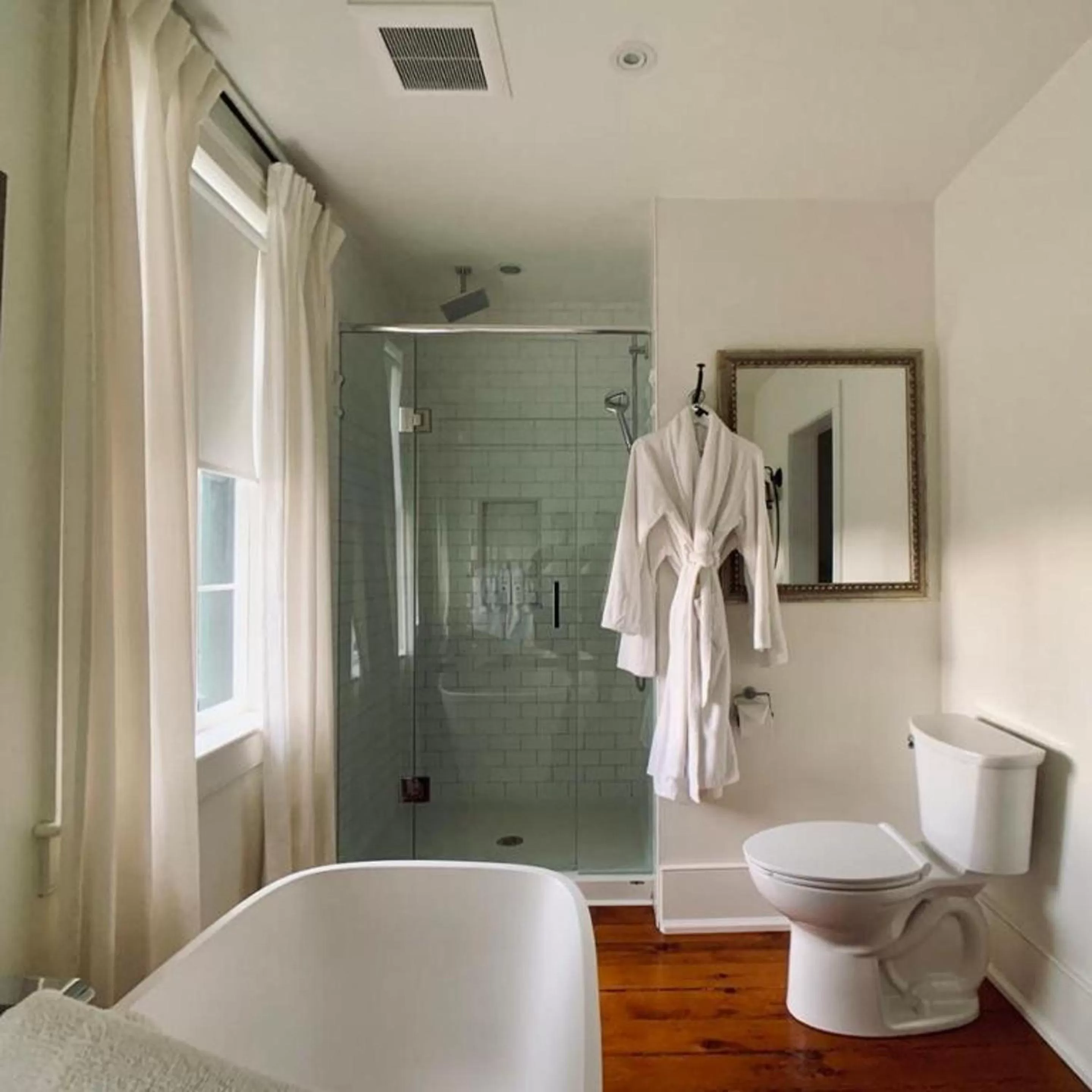 Shower in Woodbourne Inn