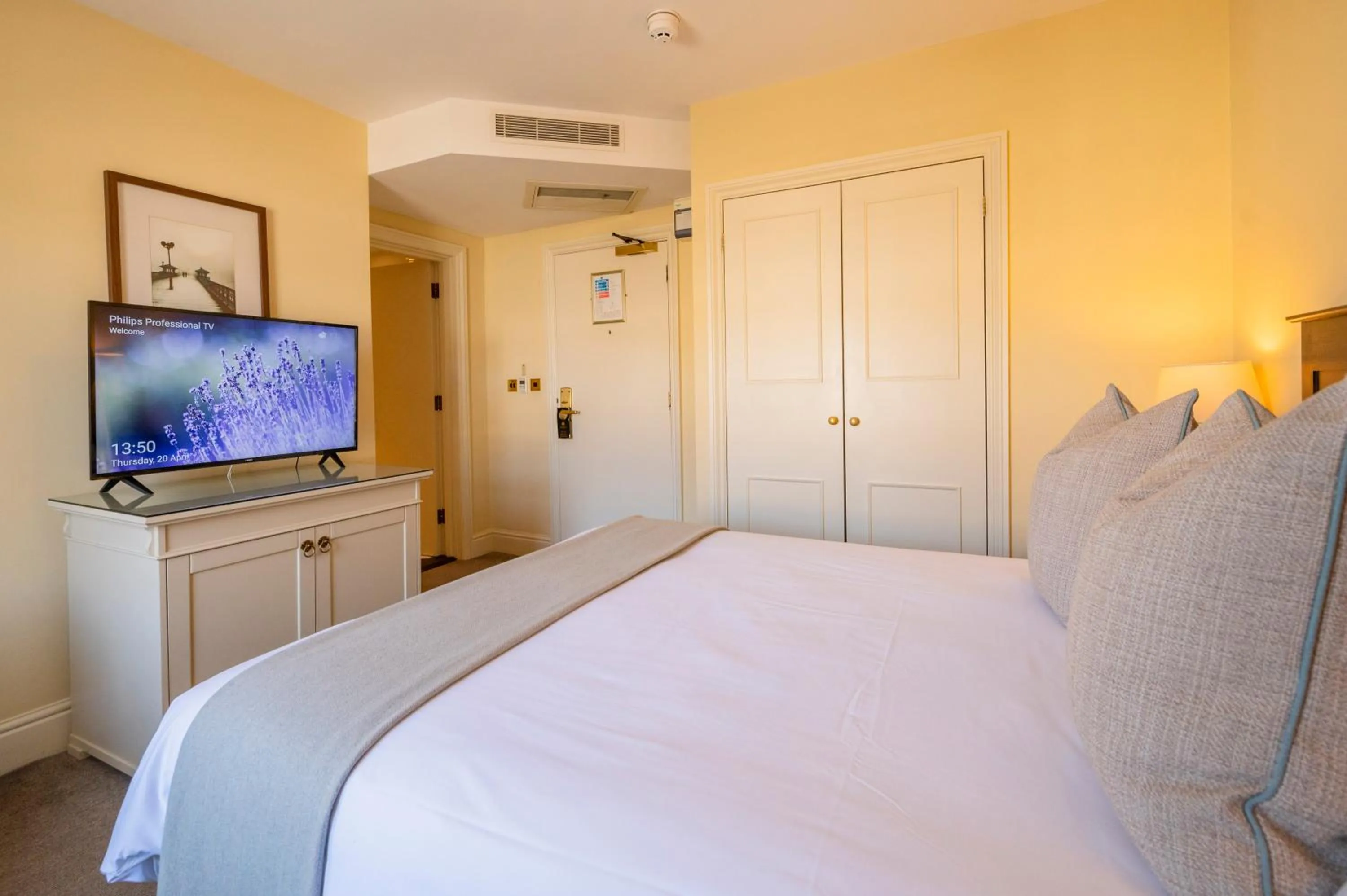 Bedroom, Bed in St George's Hotel - Llandudno