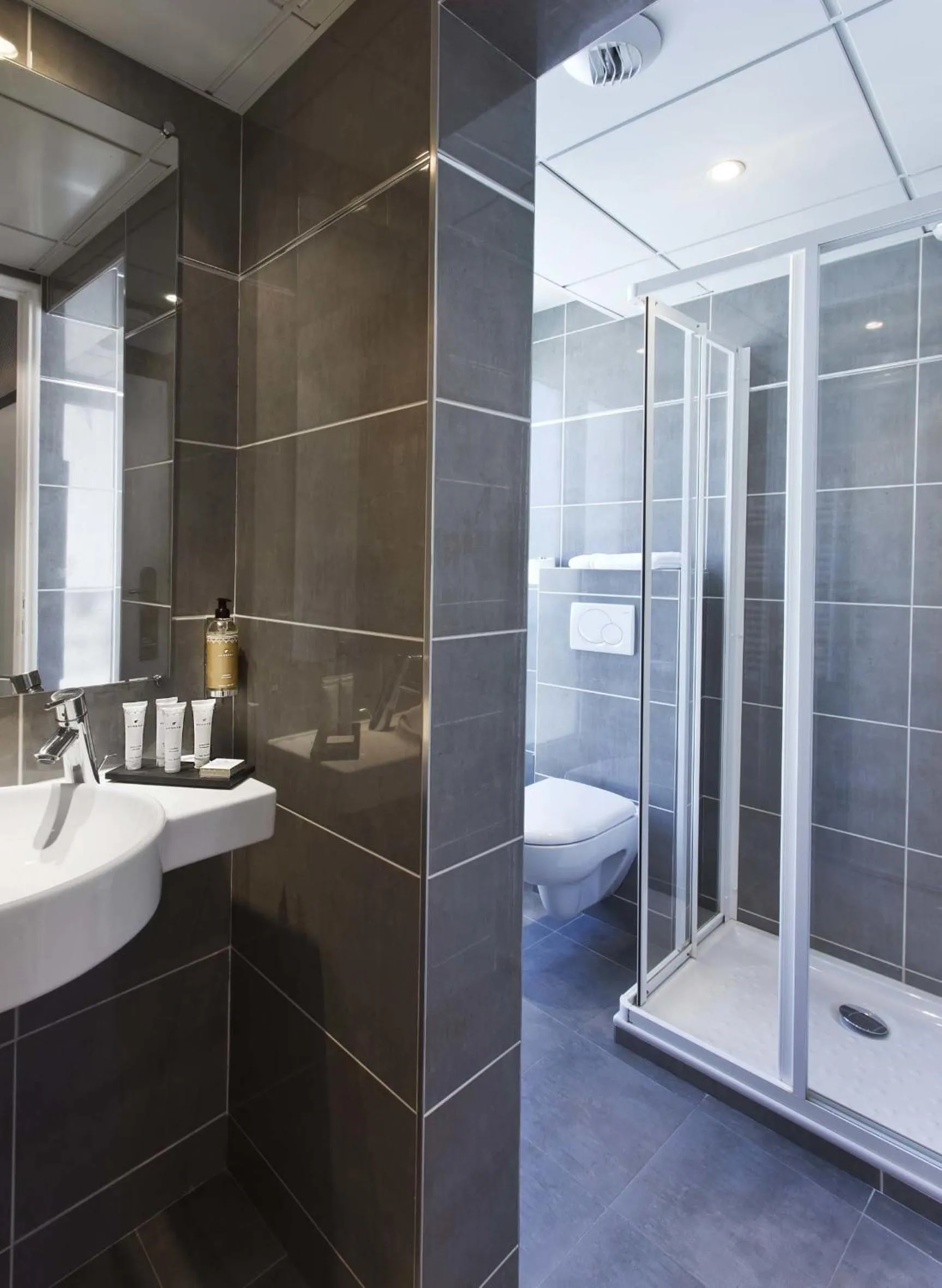 Photo of the whole room in Hôtel Du Prince Eugène