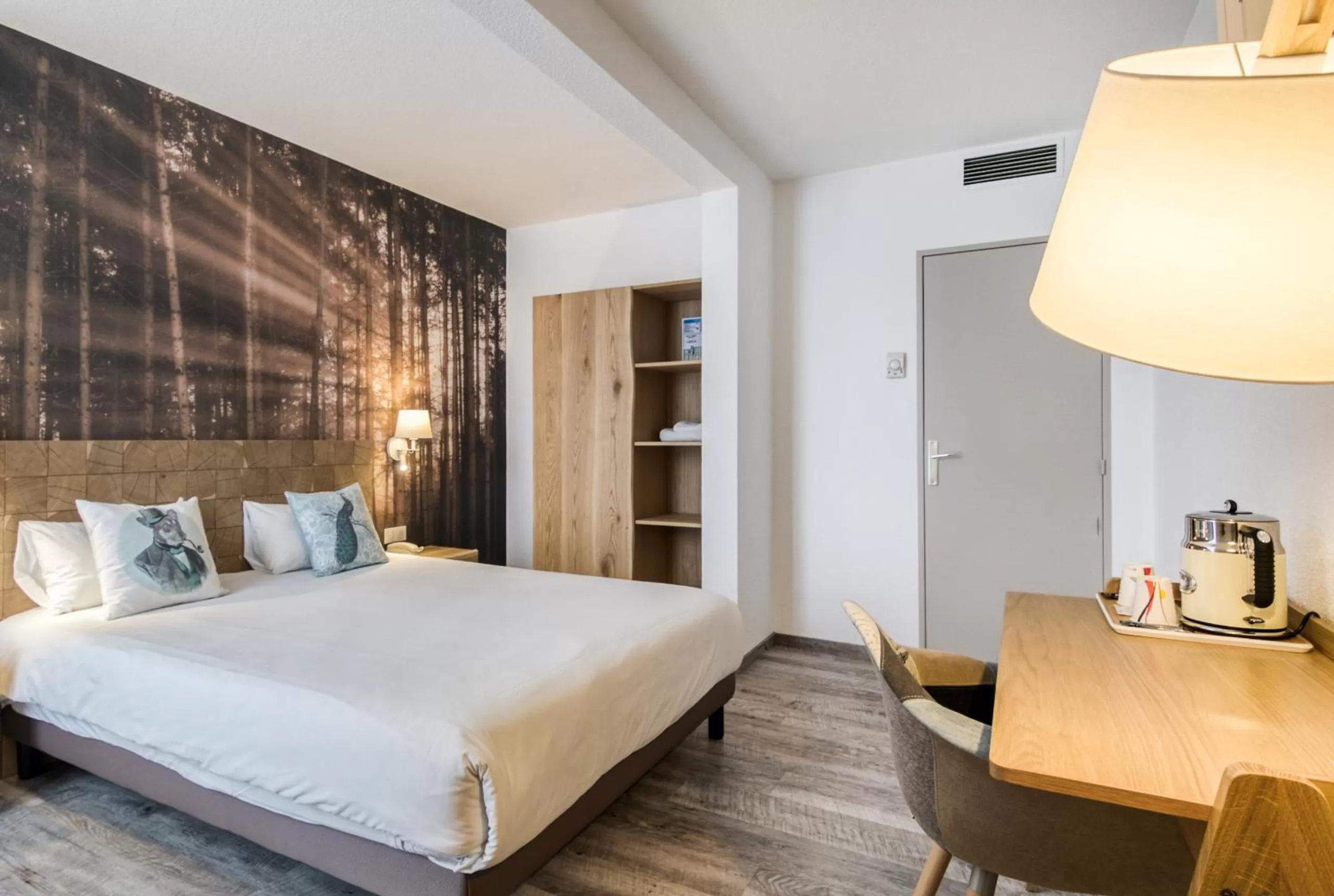 Photo of the whole room in La Maison Hôtel Mulhouse Centre