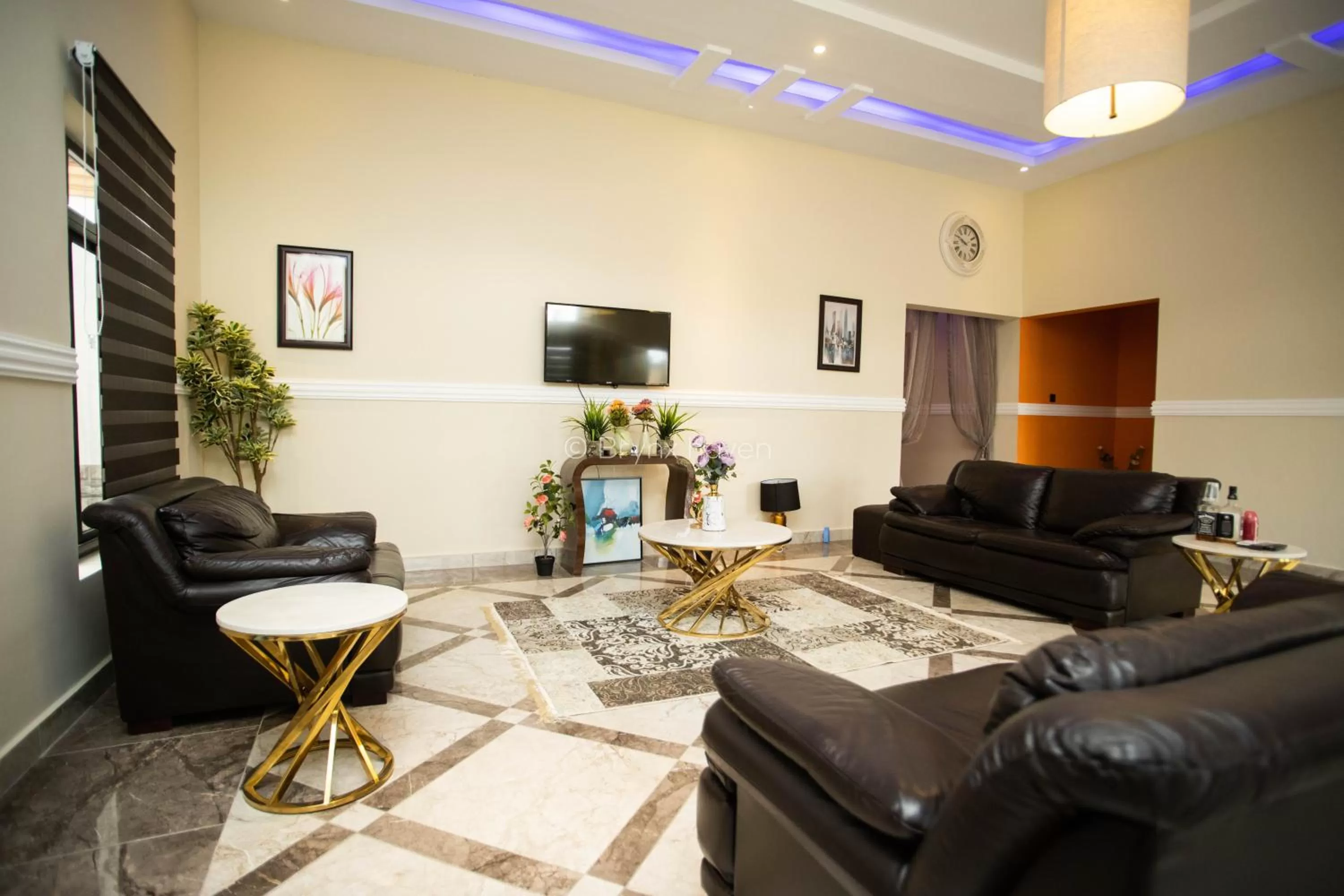 Communal lounge/ TV room in Brynx Haven - Cape Coast