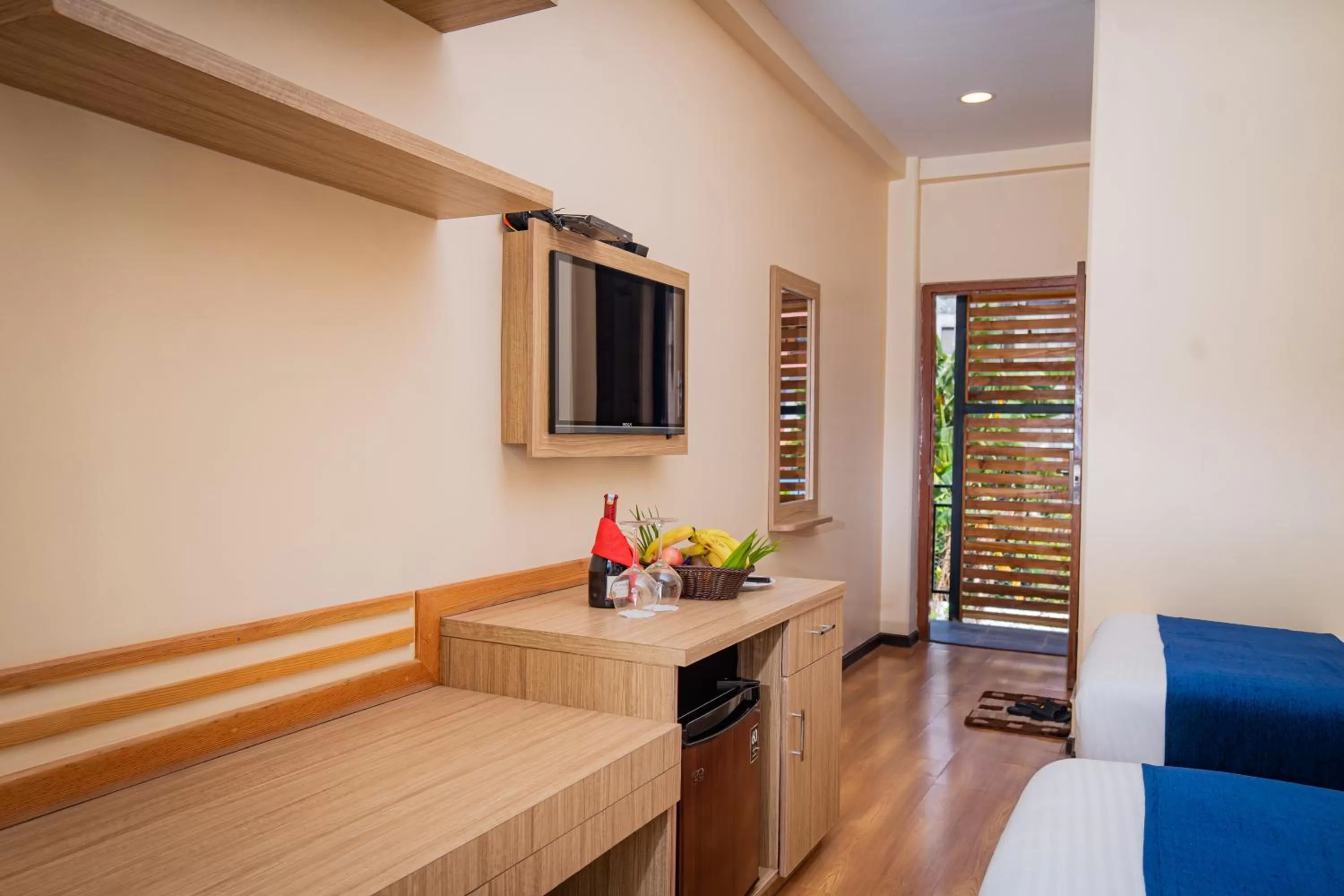 Bedroom, Bed in Majestic Lake Front Hotel & Suites