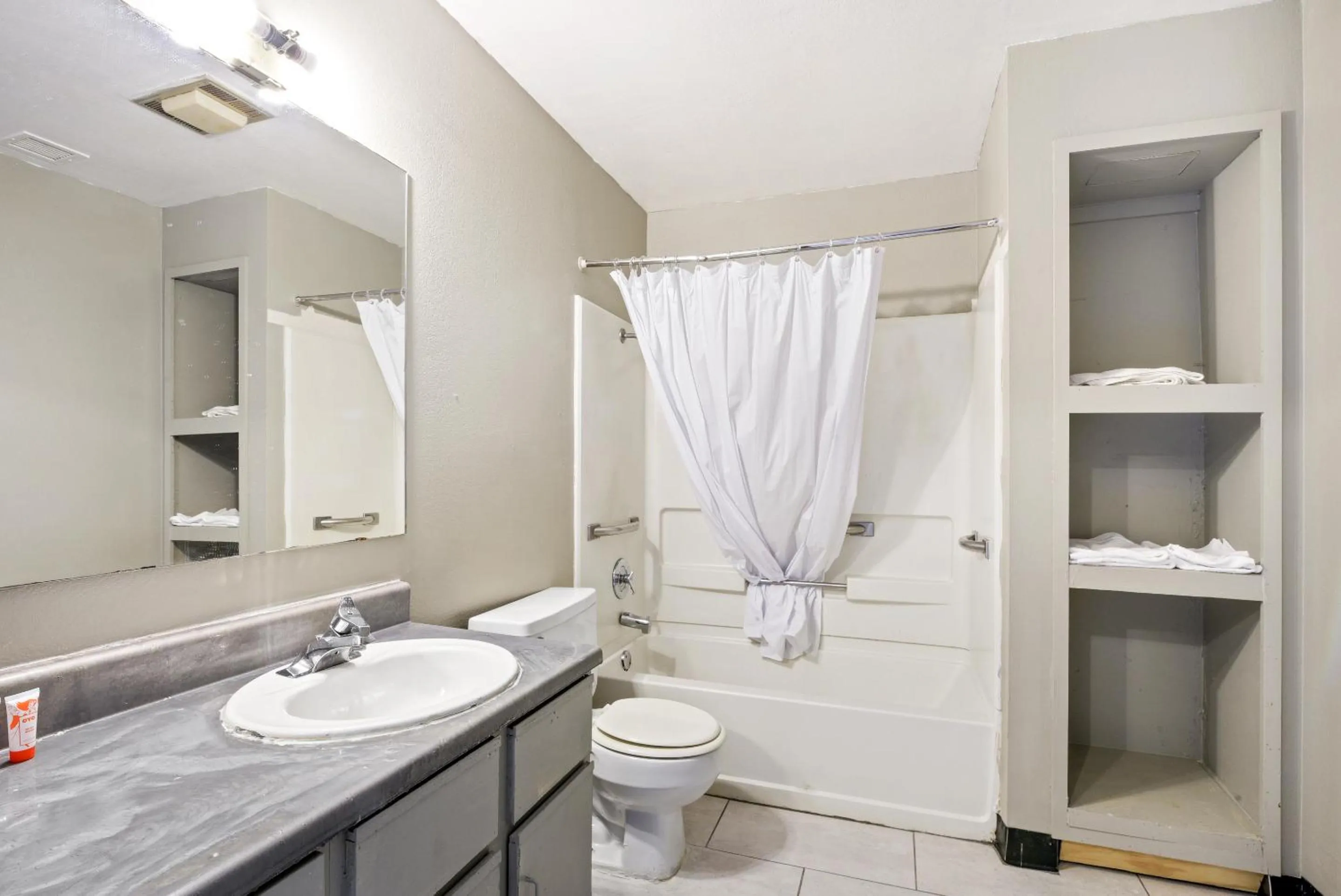 Bathroom in OYO Hotel Edmond - University of Central Oklahoma