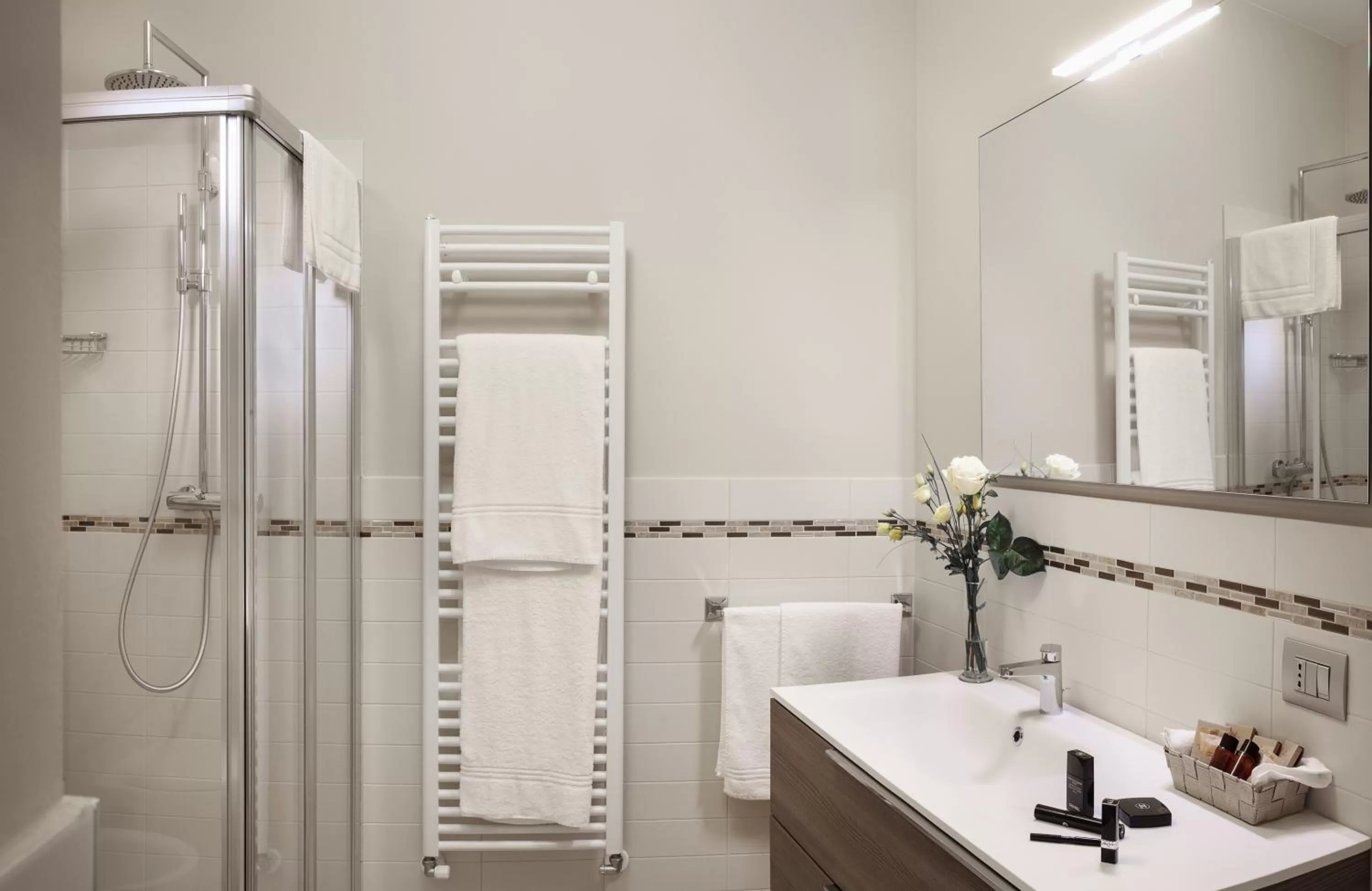 Shower in Rivetto Suites