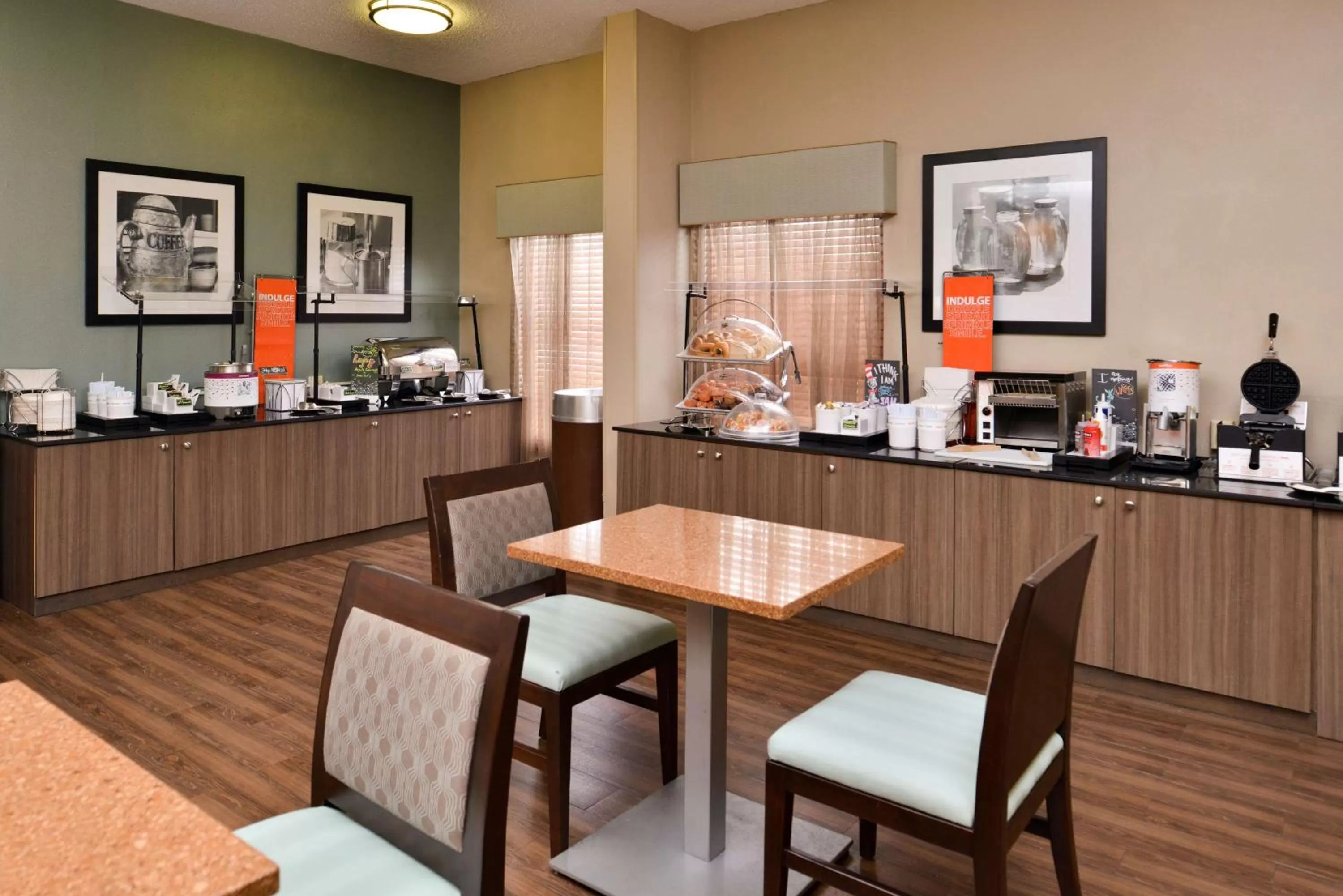Dining area in Hampton Inn Closest to Universal Orlando
