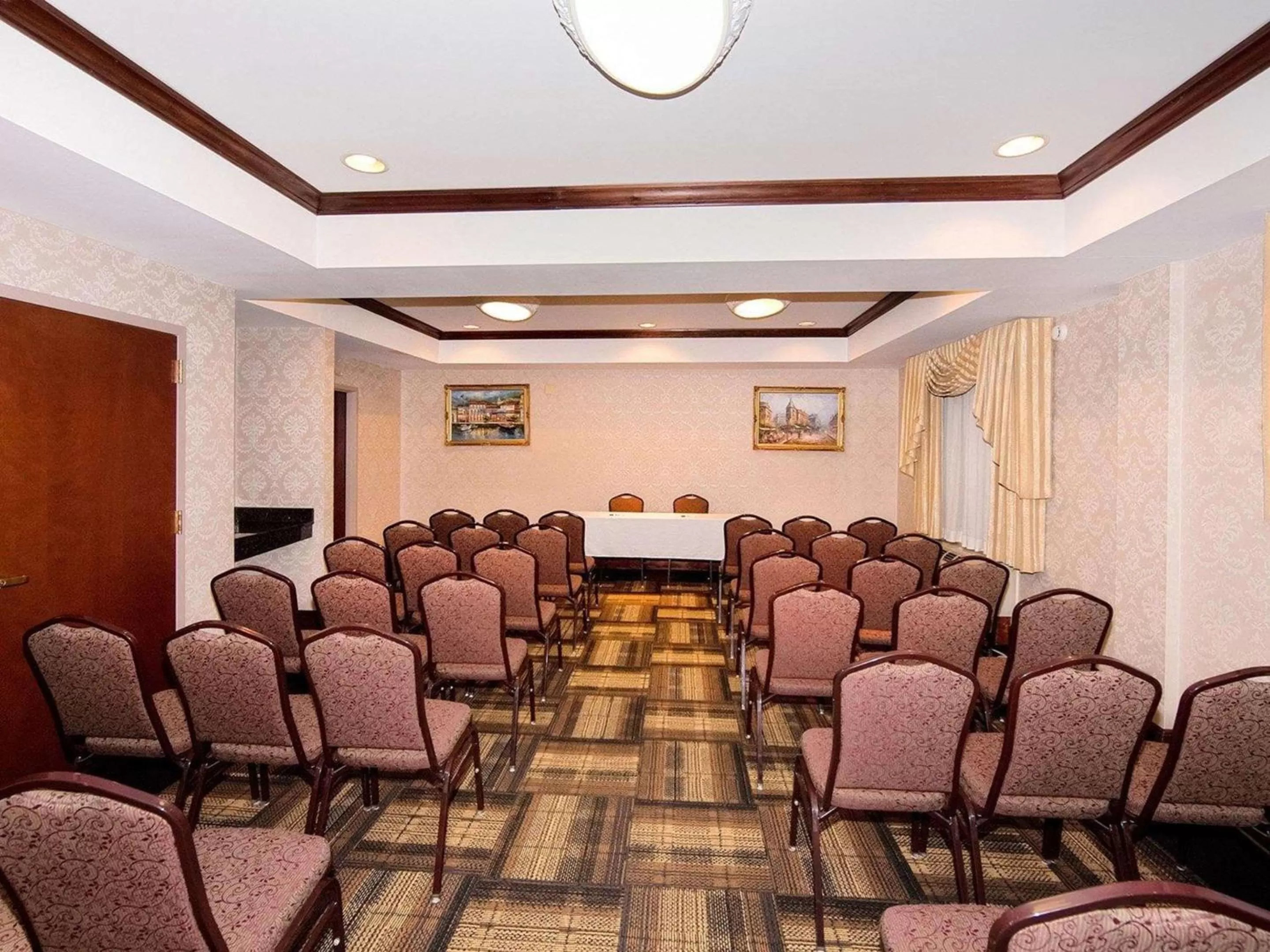 On site in Quality Suites NYC Gateway