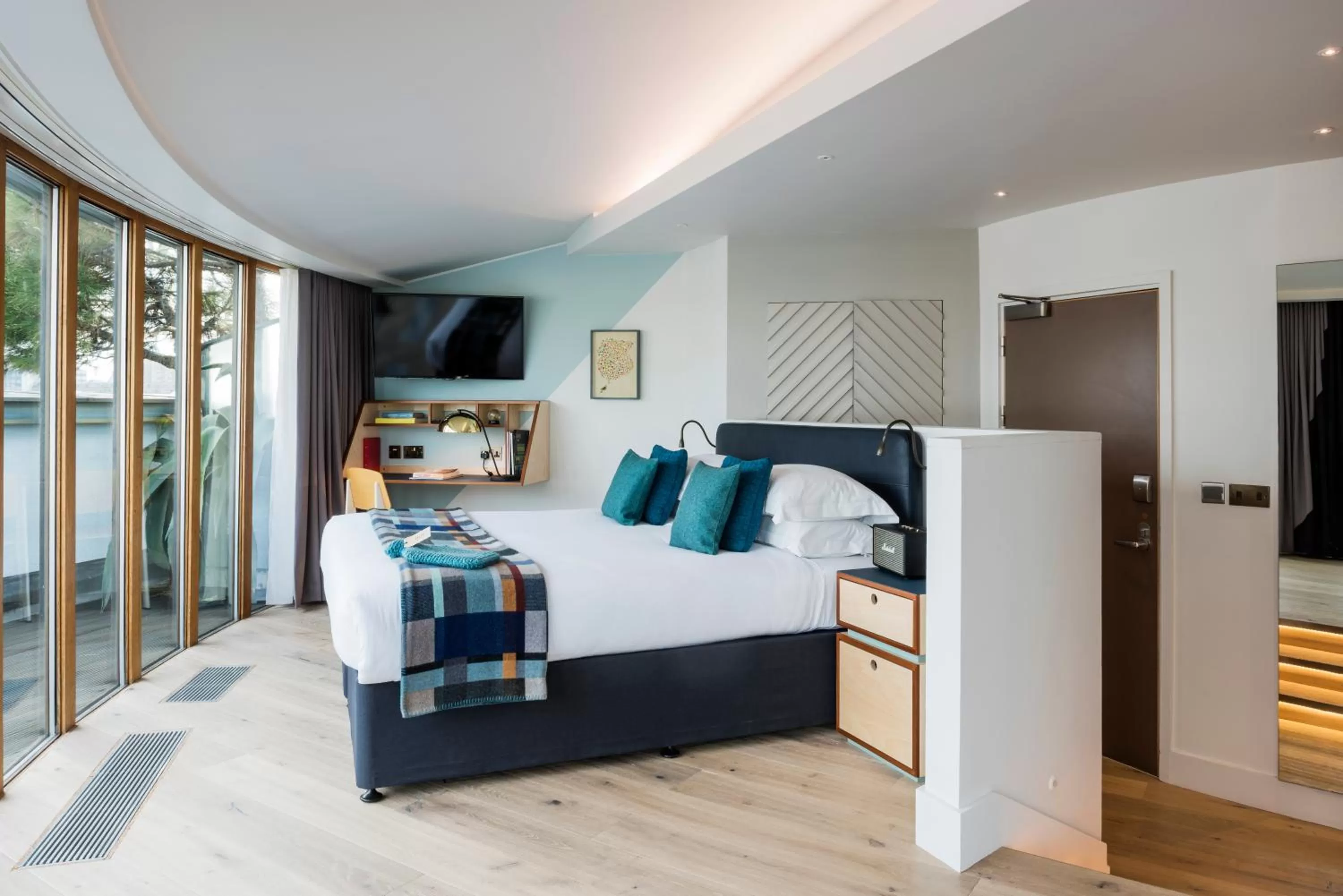 Photo of the whole room in Marrable's Farringdon Hotel