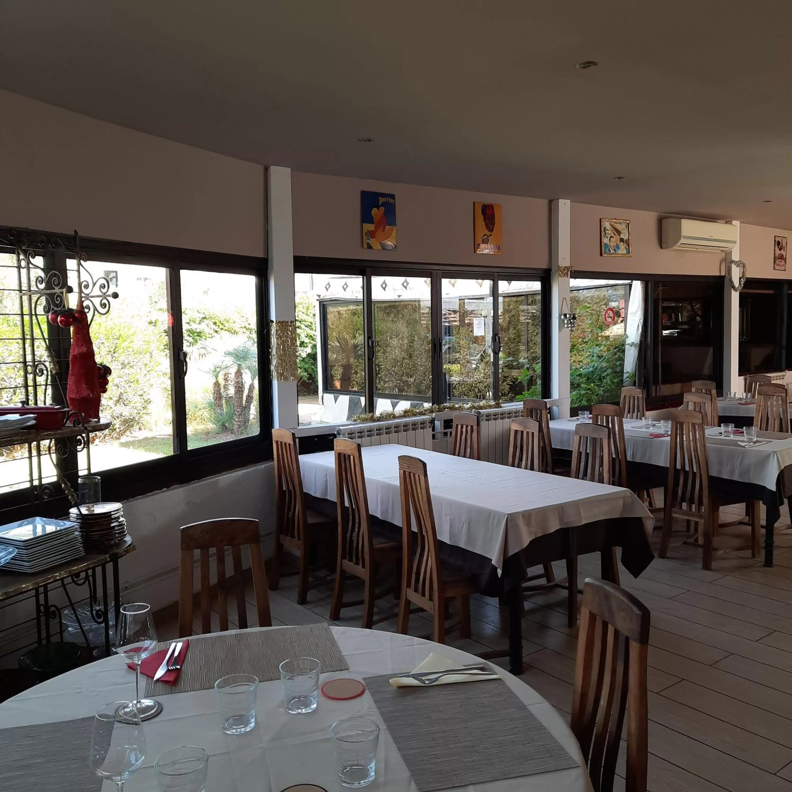 Restaurant/Places to Eat in Résidence Habiba