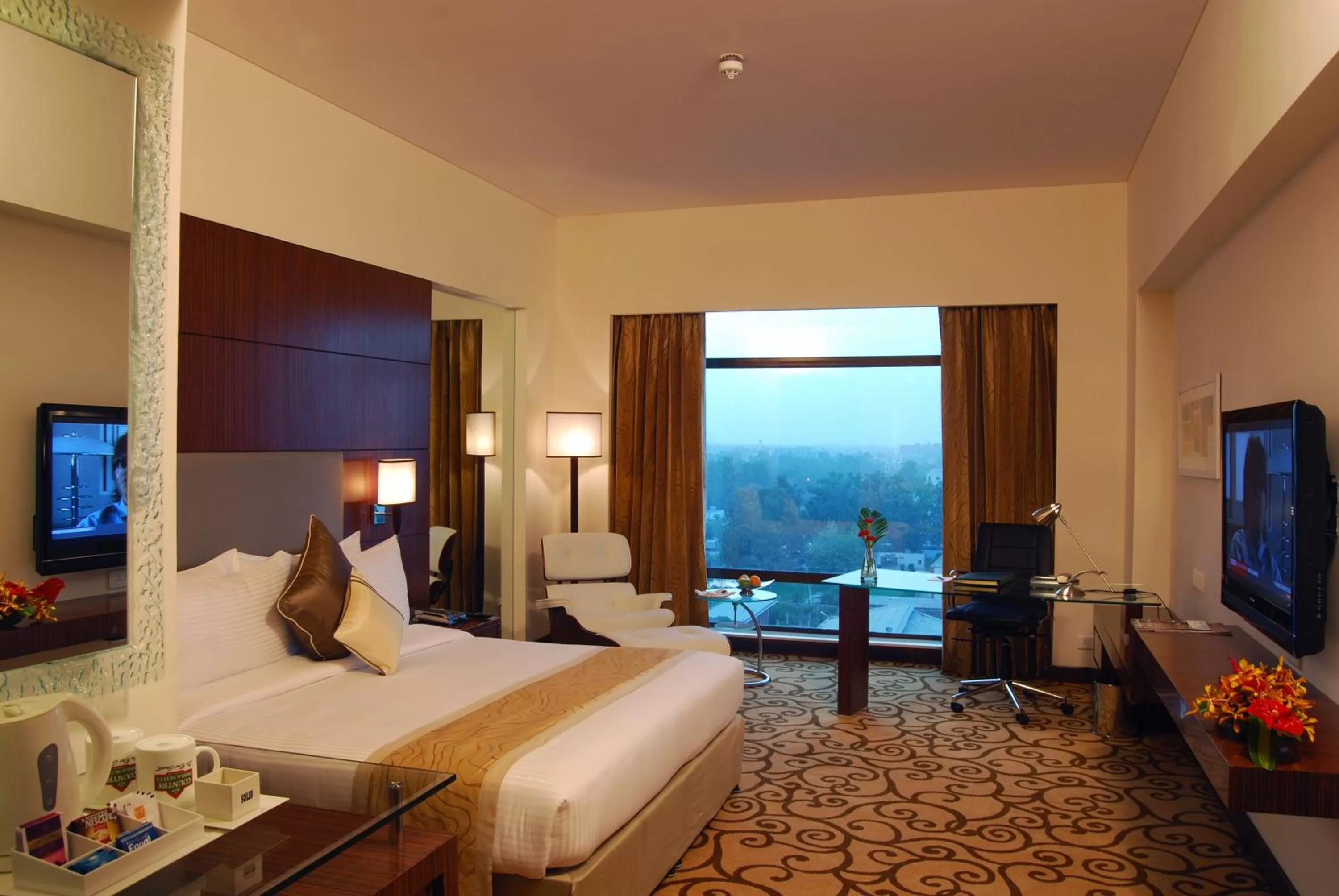 Photo of the whole room, Bed in Country Inn & Suites By Radisson, Sahibabad