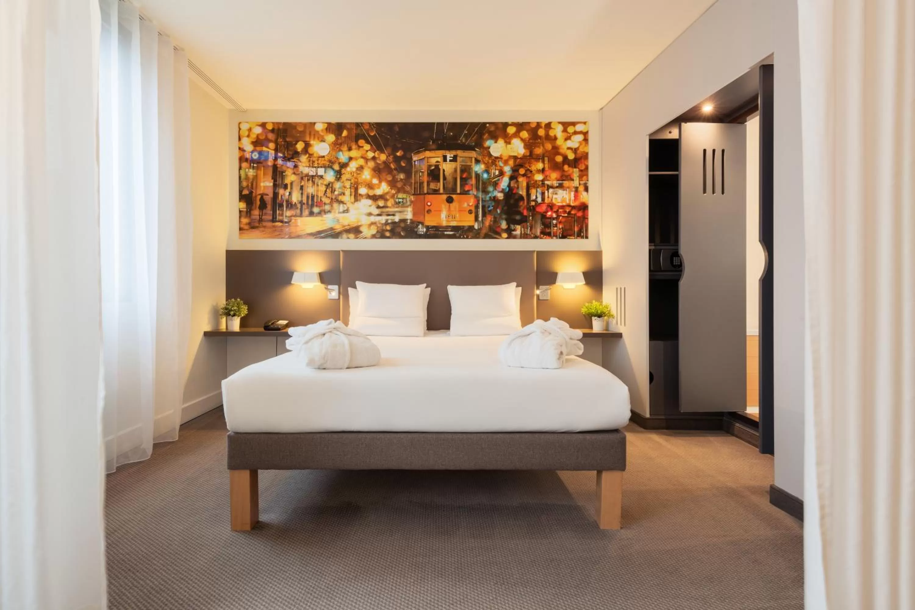 Bed in Novotel Suites Paris CDG Airport Villepinte