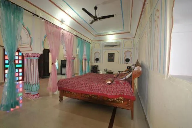 Photo of the whole room, Bed in Rawla Mrignayani Palace