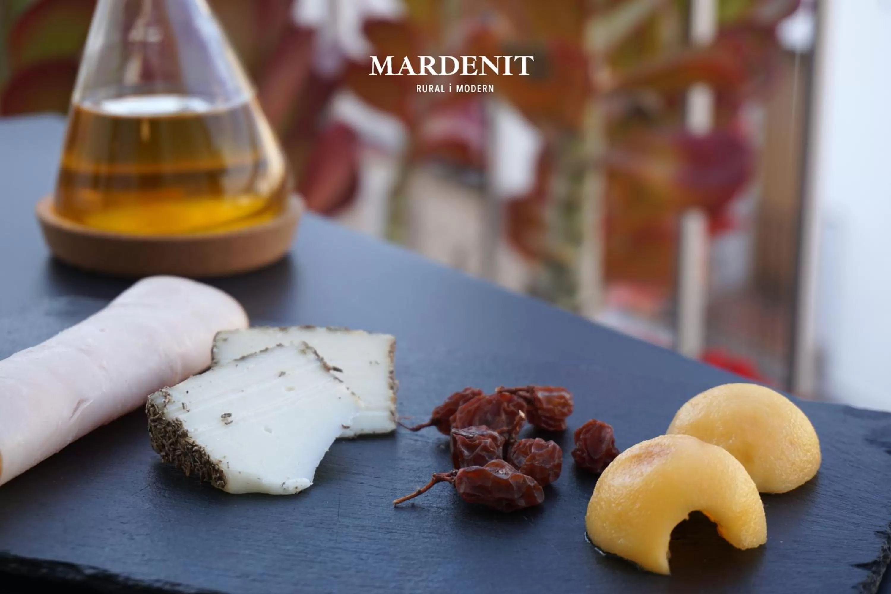 Balcony/Terrace, Food in Mardenit Hotel Boutique