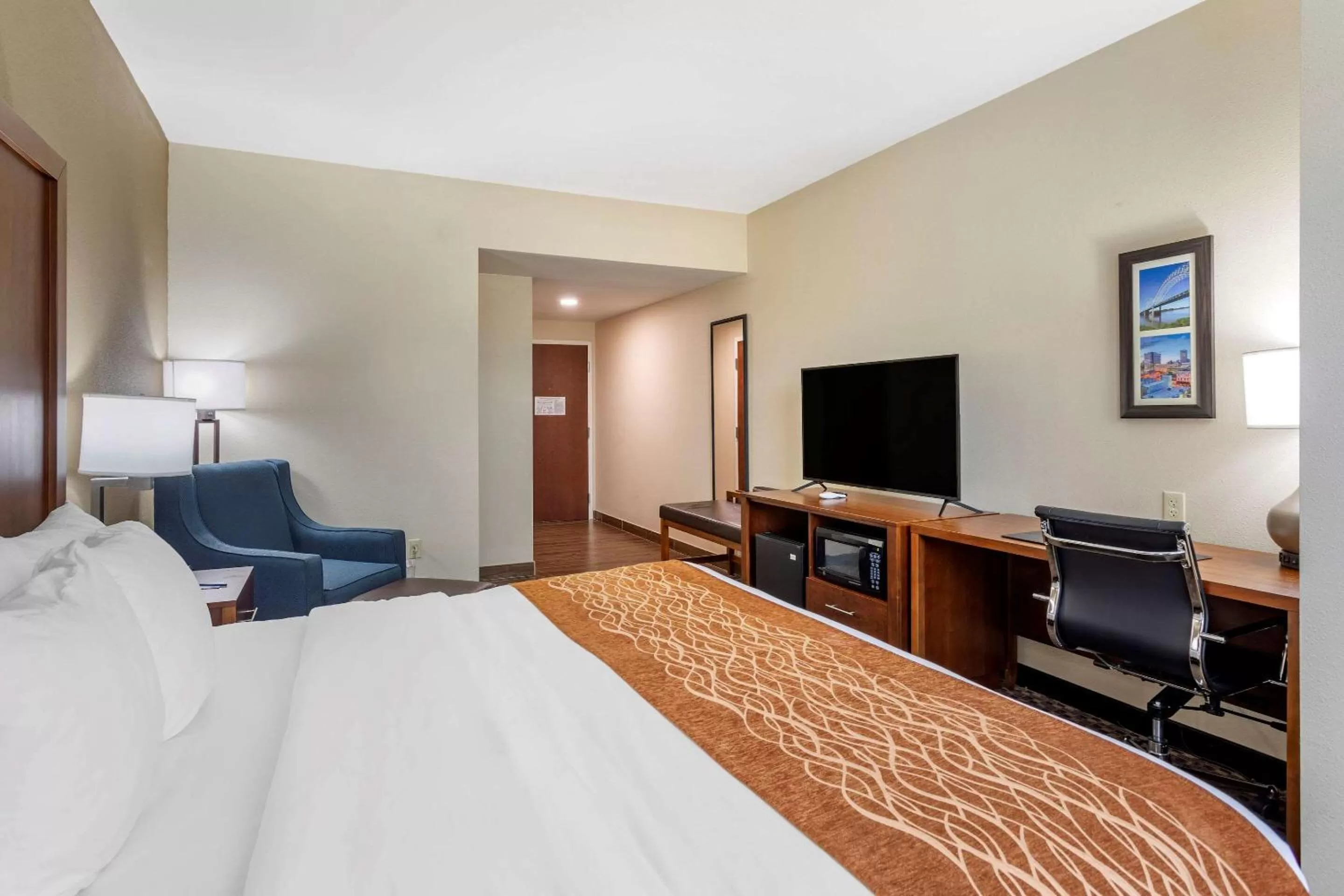 Photo of the whole room, Bed in Comfort Inn & Suites Atoka-Millington