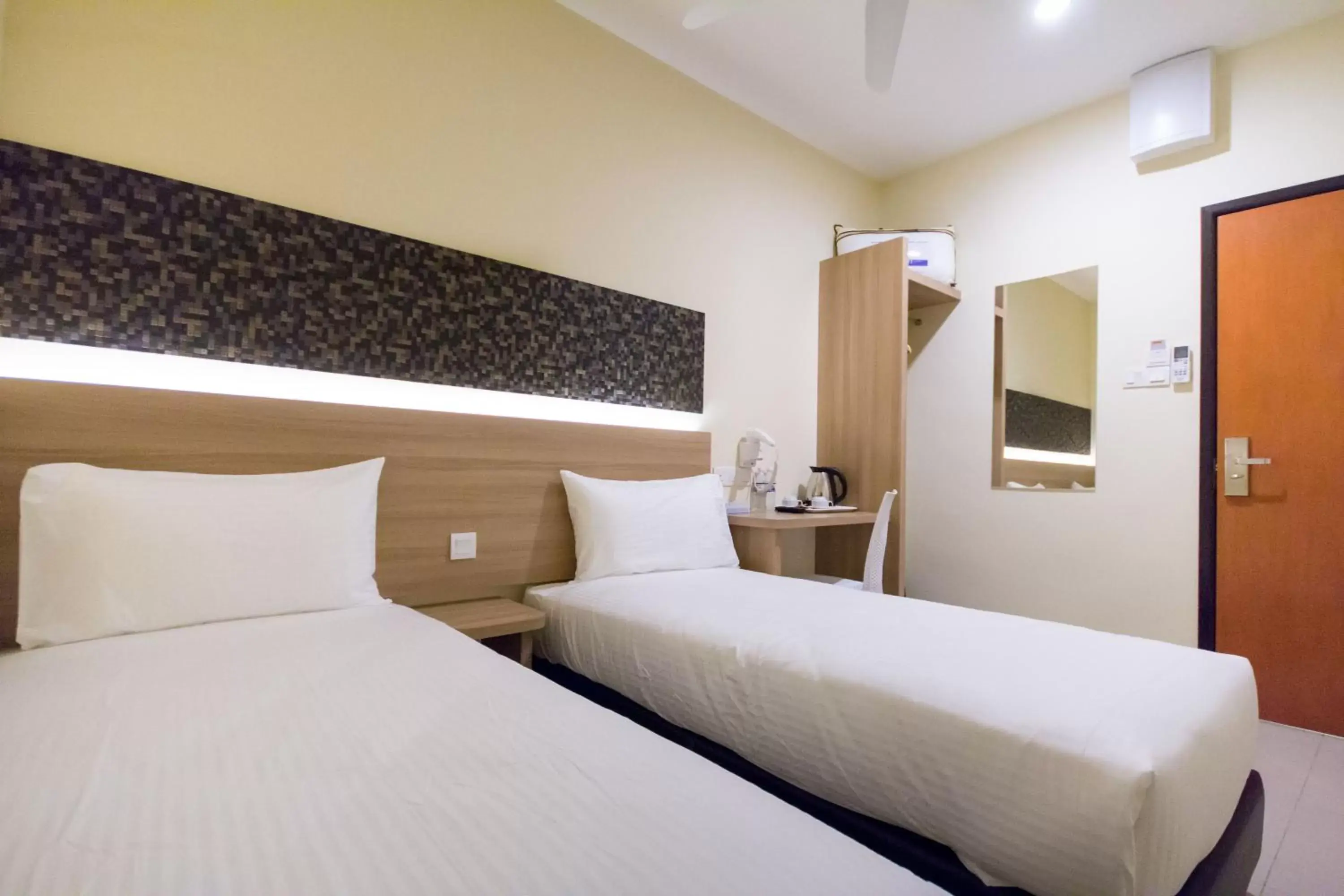 Standard Twin Room in 118 Hotel Macalister Standard Twin Room in 118 Hotel Macalister