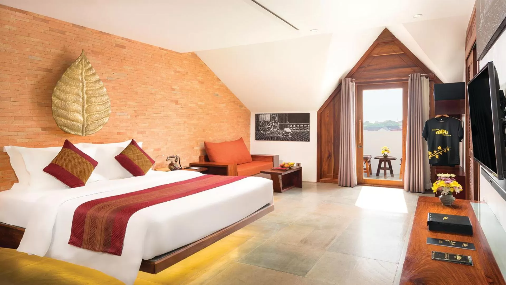 Bedroom, Bed in Golden Temple Residence