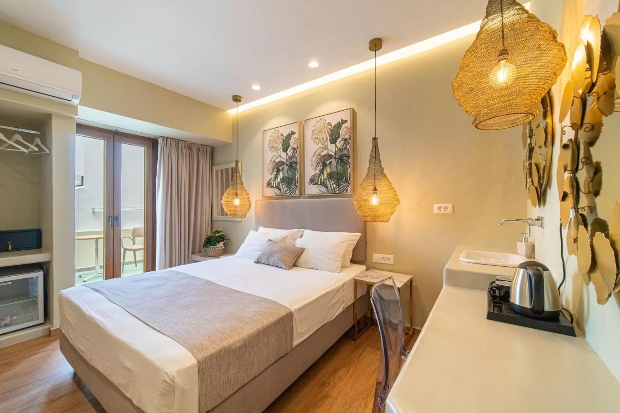 Photo of the whole room, Bed in Antonia Hotel