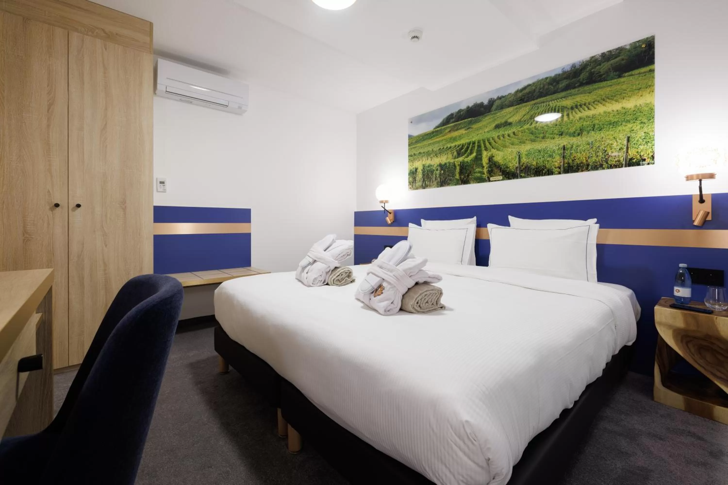 Bedroom, Bed in Hotel SPA Husseren Collections - Proche Colmar - Eguisheim