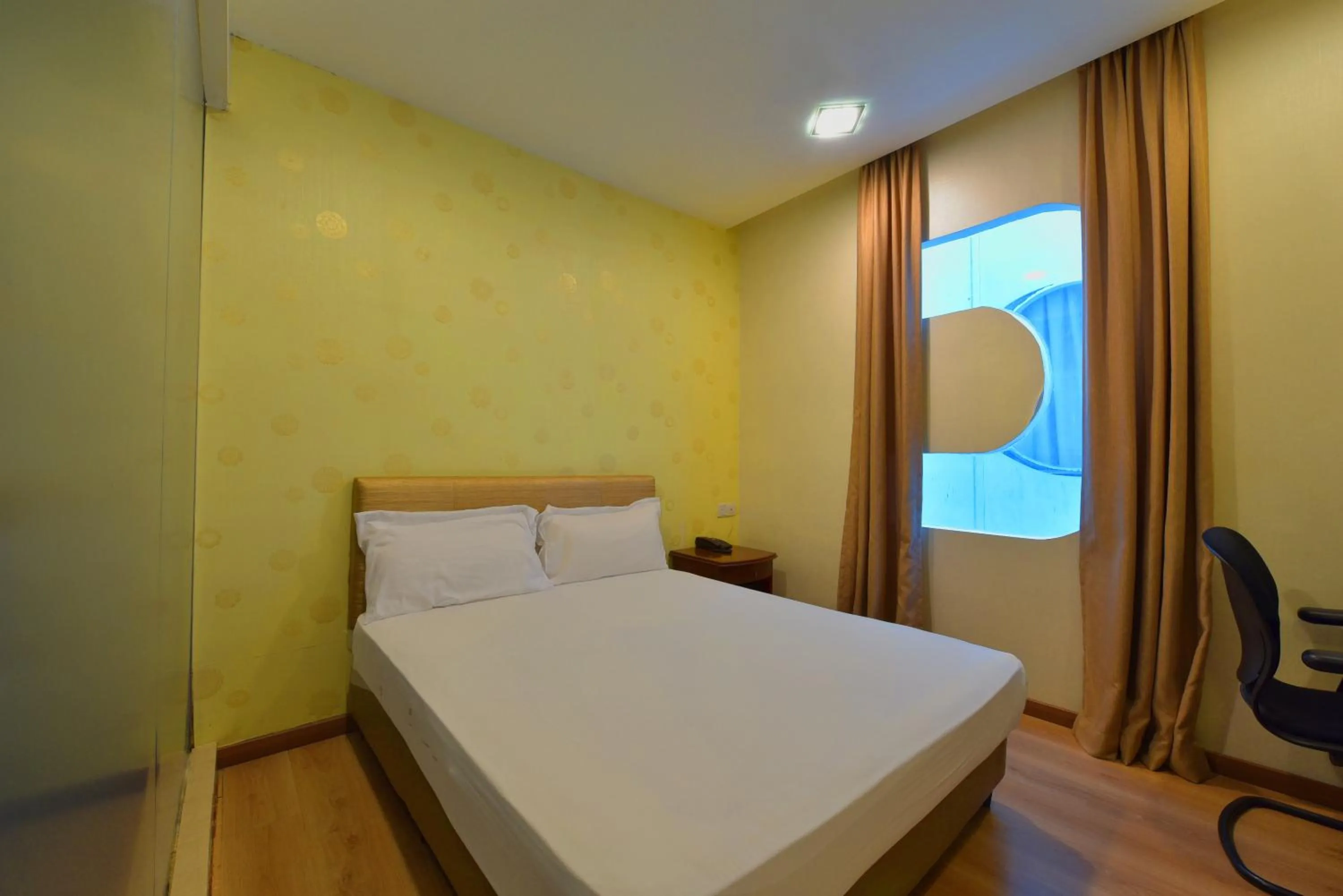 Bedroom, Bed in Townhouse OAK Hotel Holmes Johor Jaya