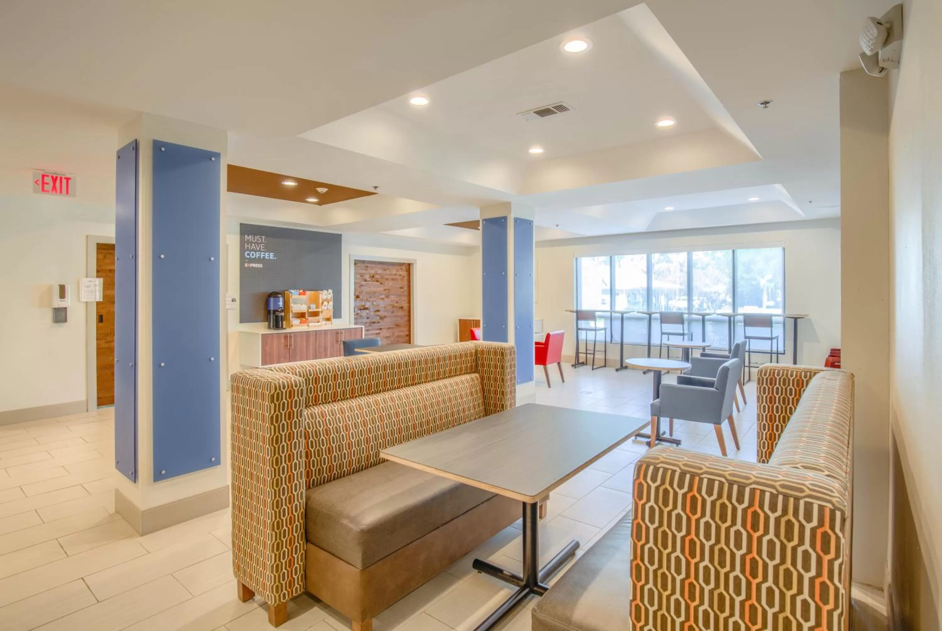Seating area in Holiday Inn Express Hotel & Suites Gulf Shores by IHG