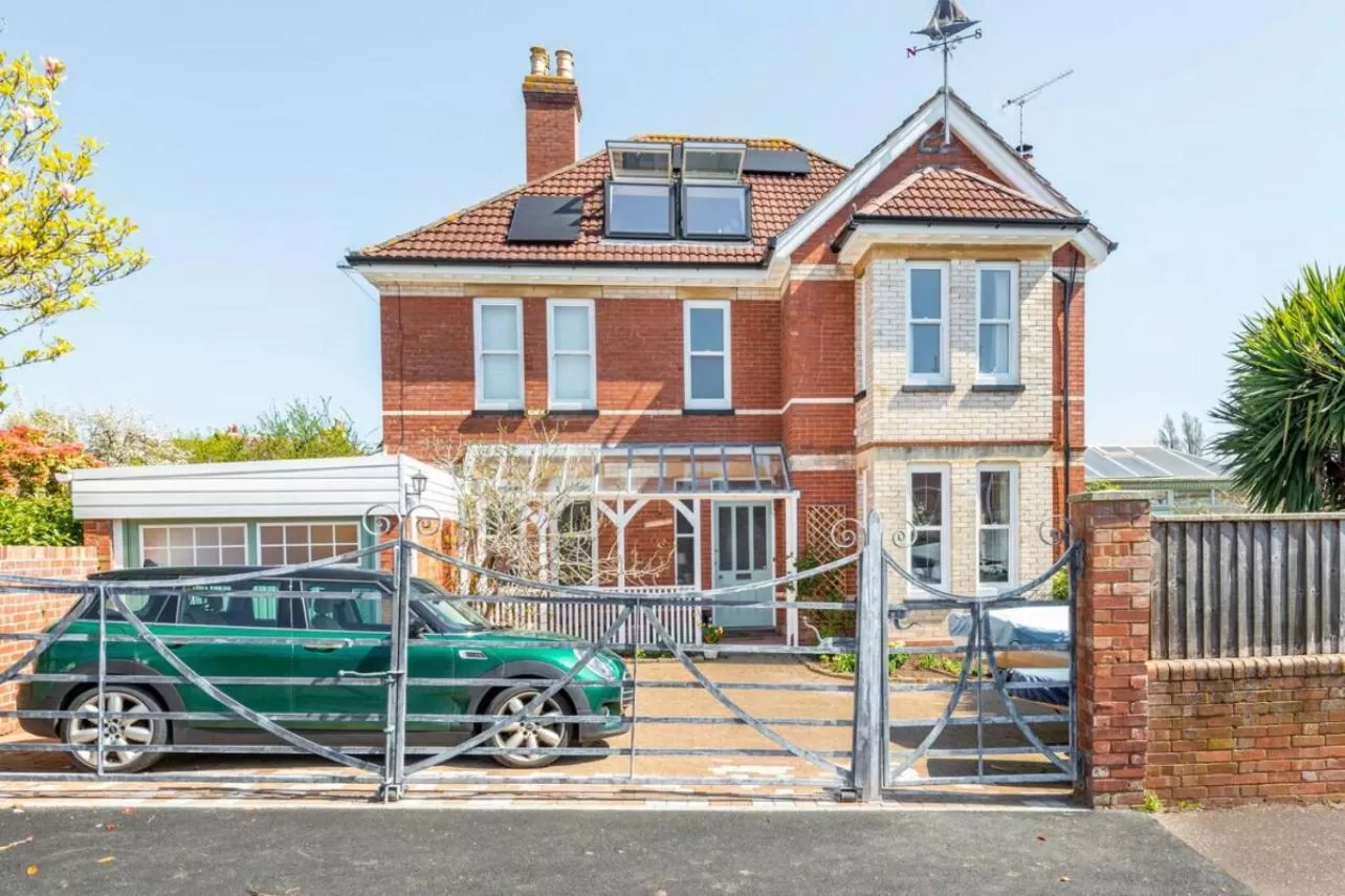 Property Building in Hedgebank