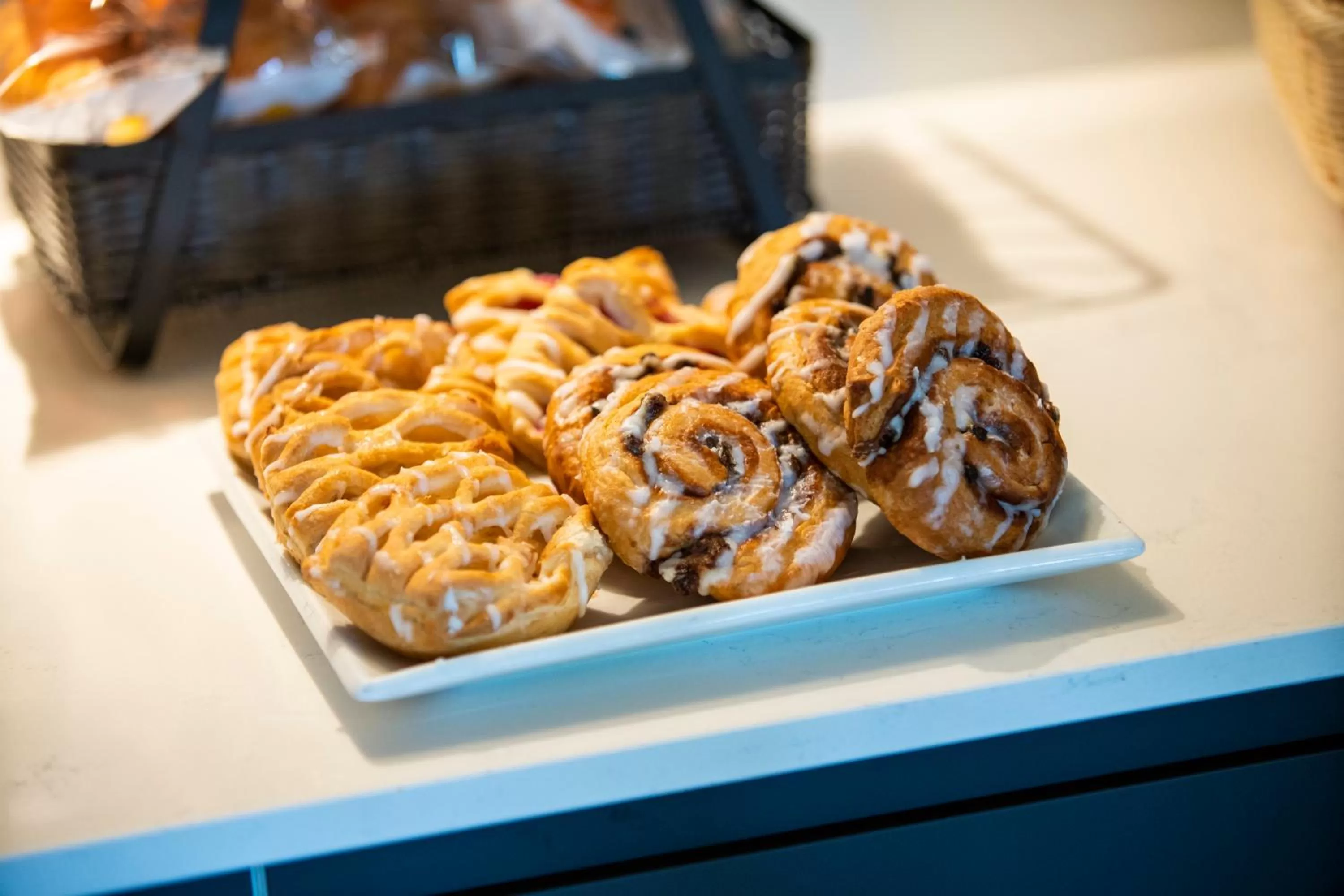 Restaurant/places to eat in Beaufort Park Hotel