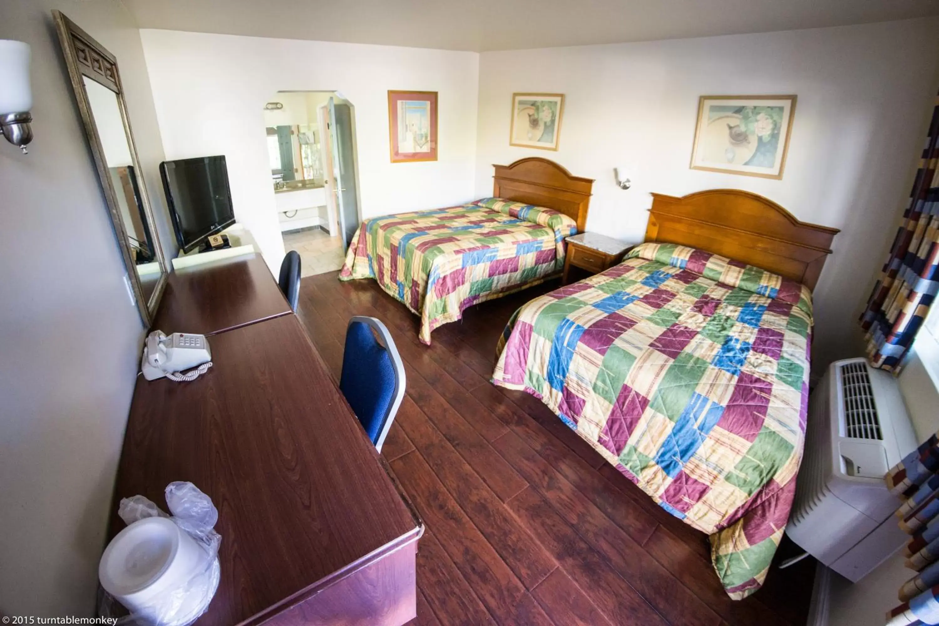 Double Room with Two Double Beds in Hollywood La Brea Inn Double Room with Two Double Beds in Hollywood La Brea Inn