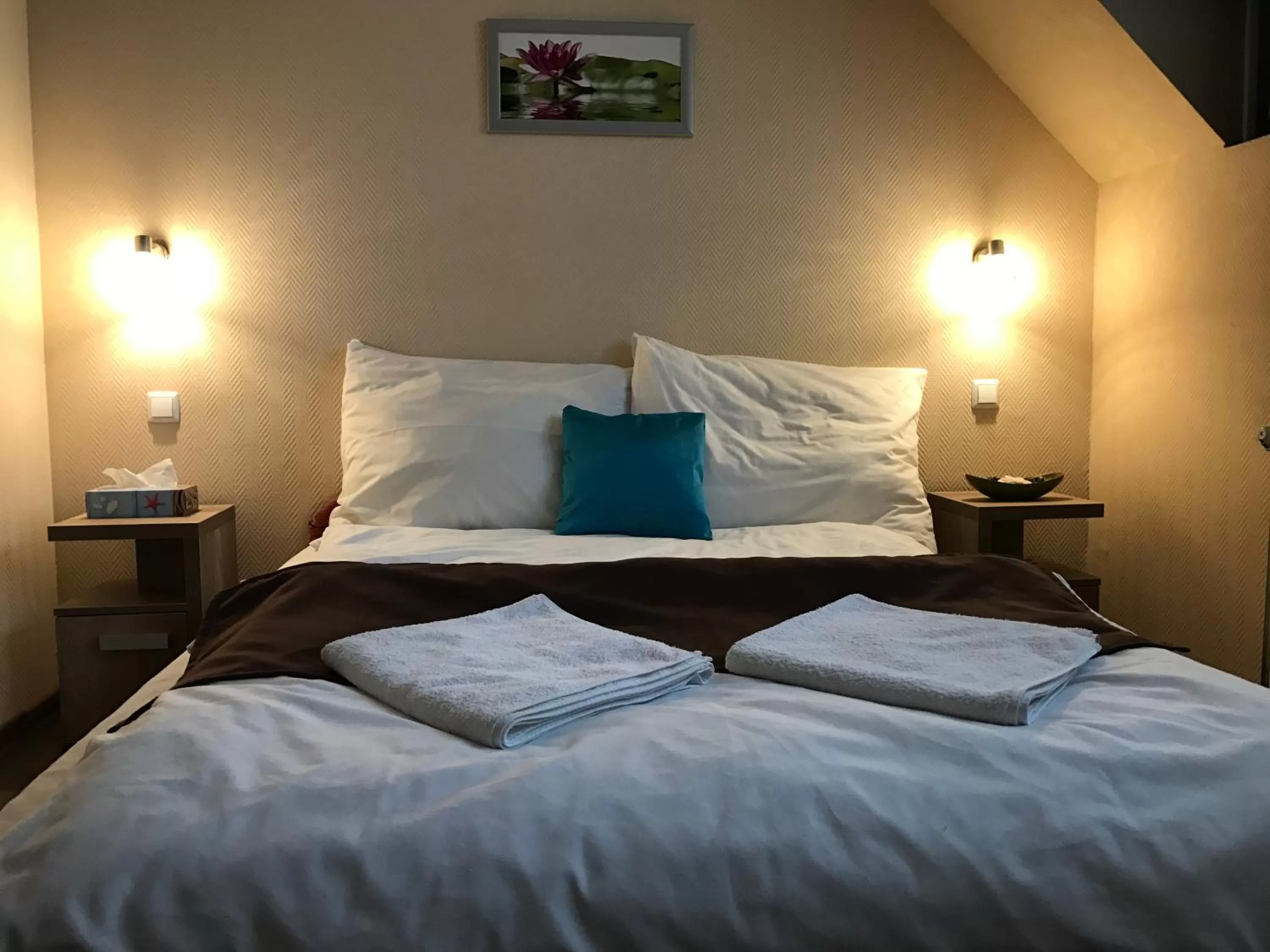 Bed in Abszolút Hotel és Panzió