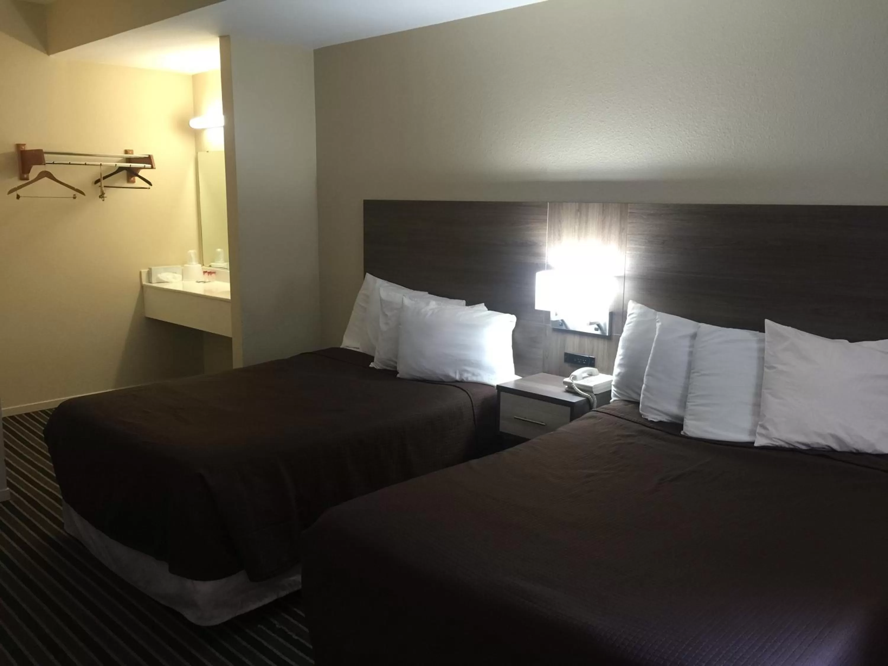 Photo of the whole room, Bed in Beachview Inn