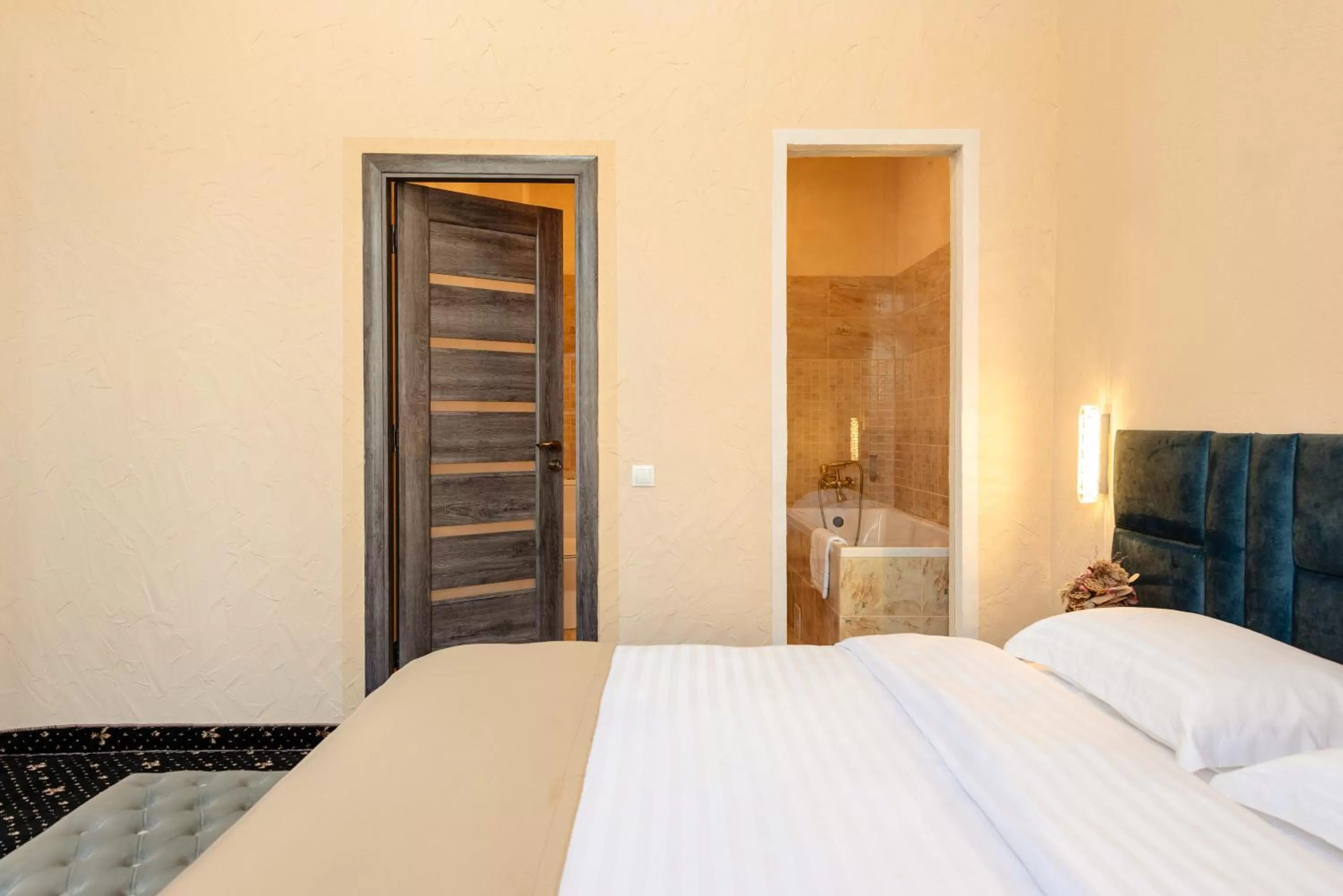 Bedroom, Bed in Palace Bulevard Inn