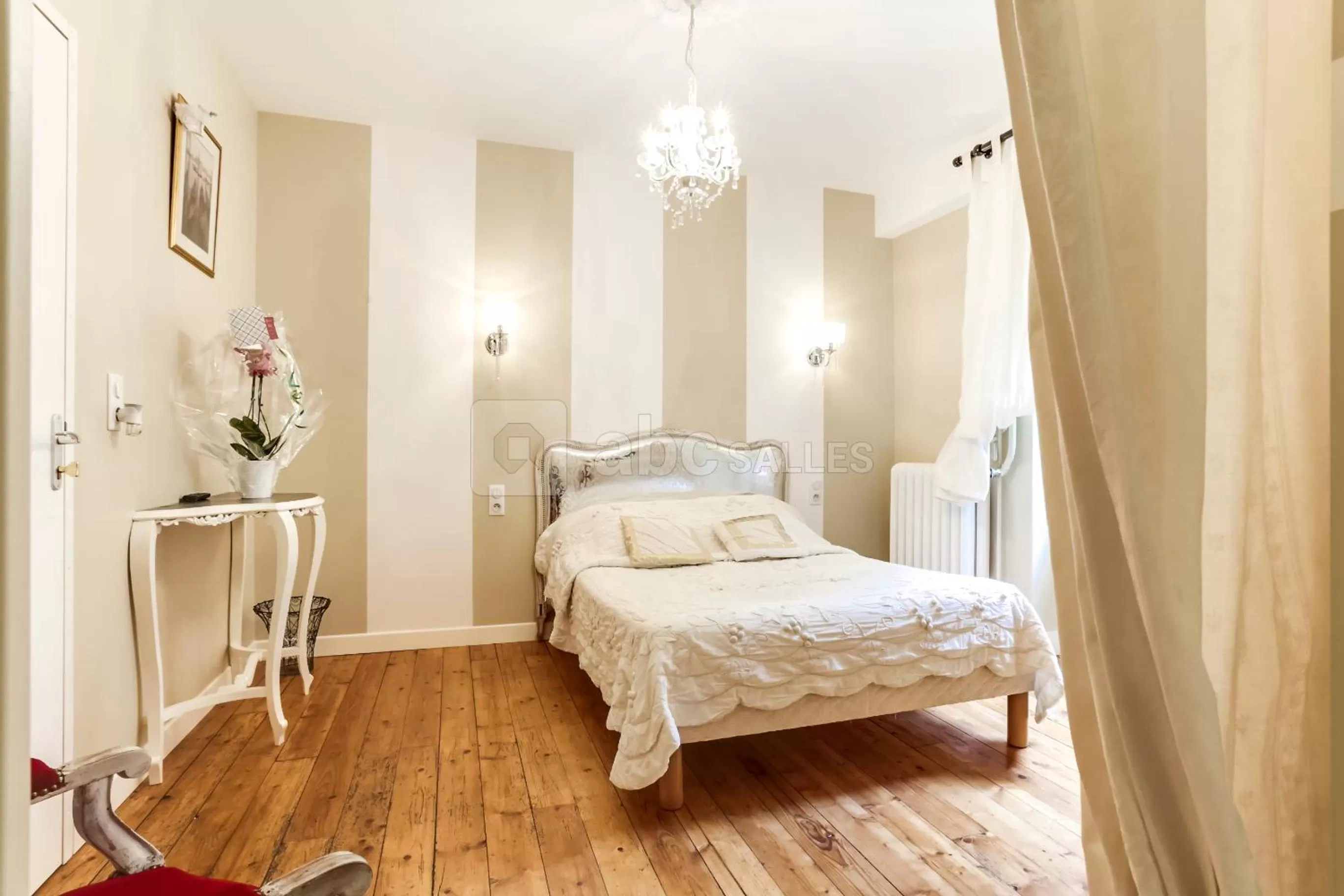 Photo of the whole room, Bed in La Garenne de Morestel